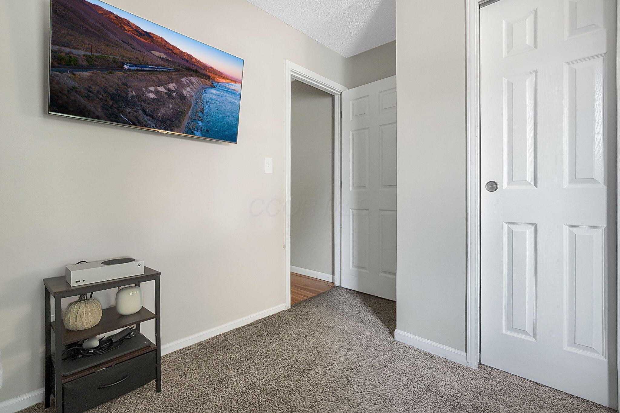 5945 Meadowsglen Drive Property Photo 19
