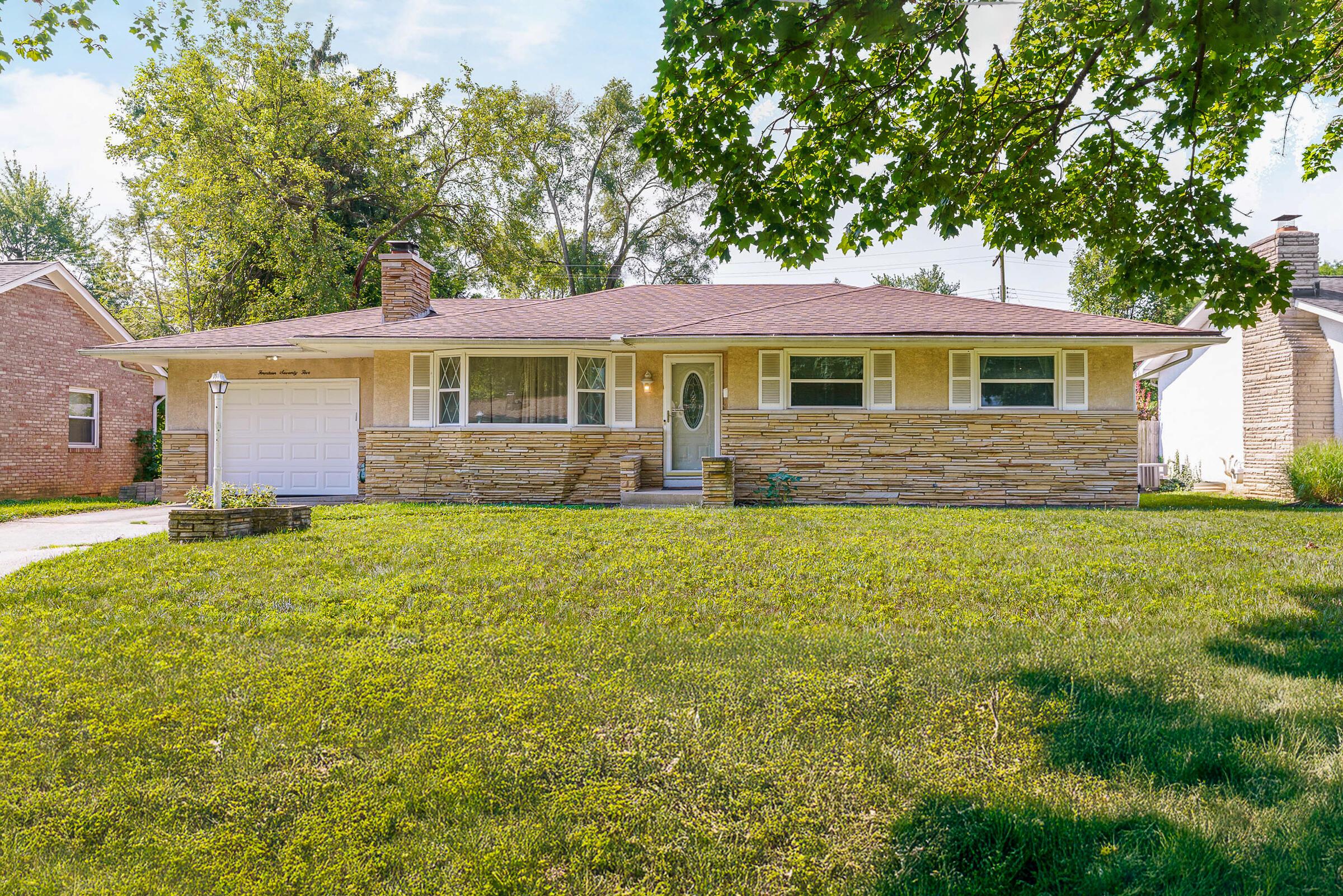 1475 Fahlander Drive S Property Photo 1