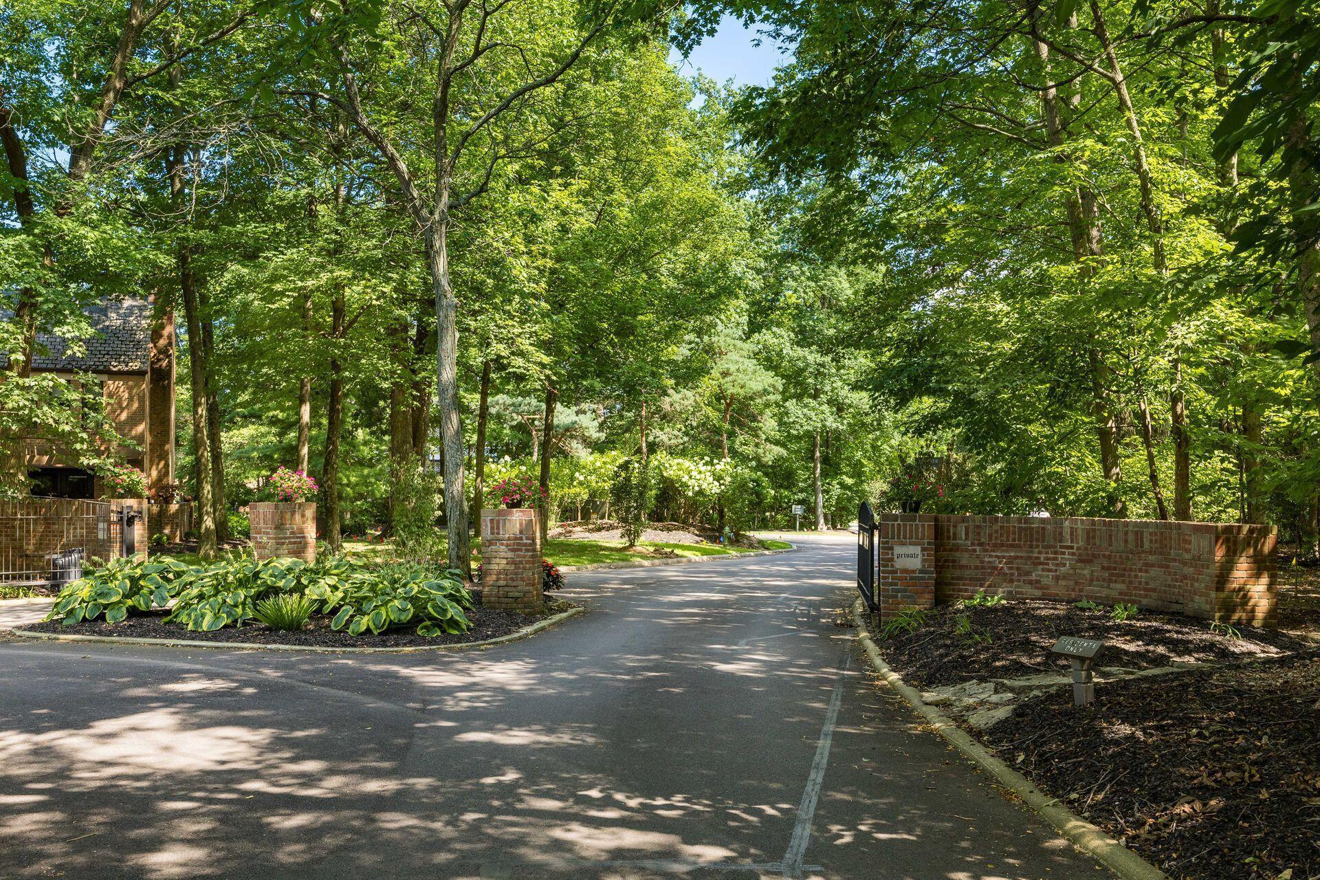 8565 Dunsinane Drive Property Photo 3
