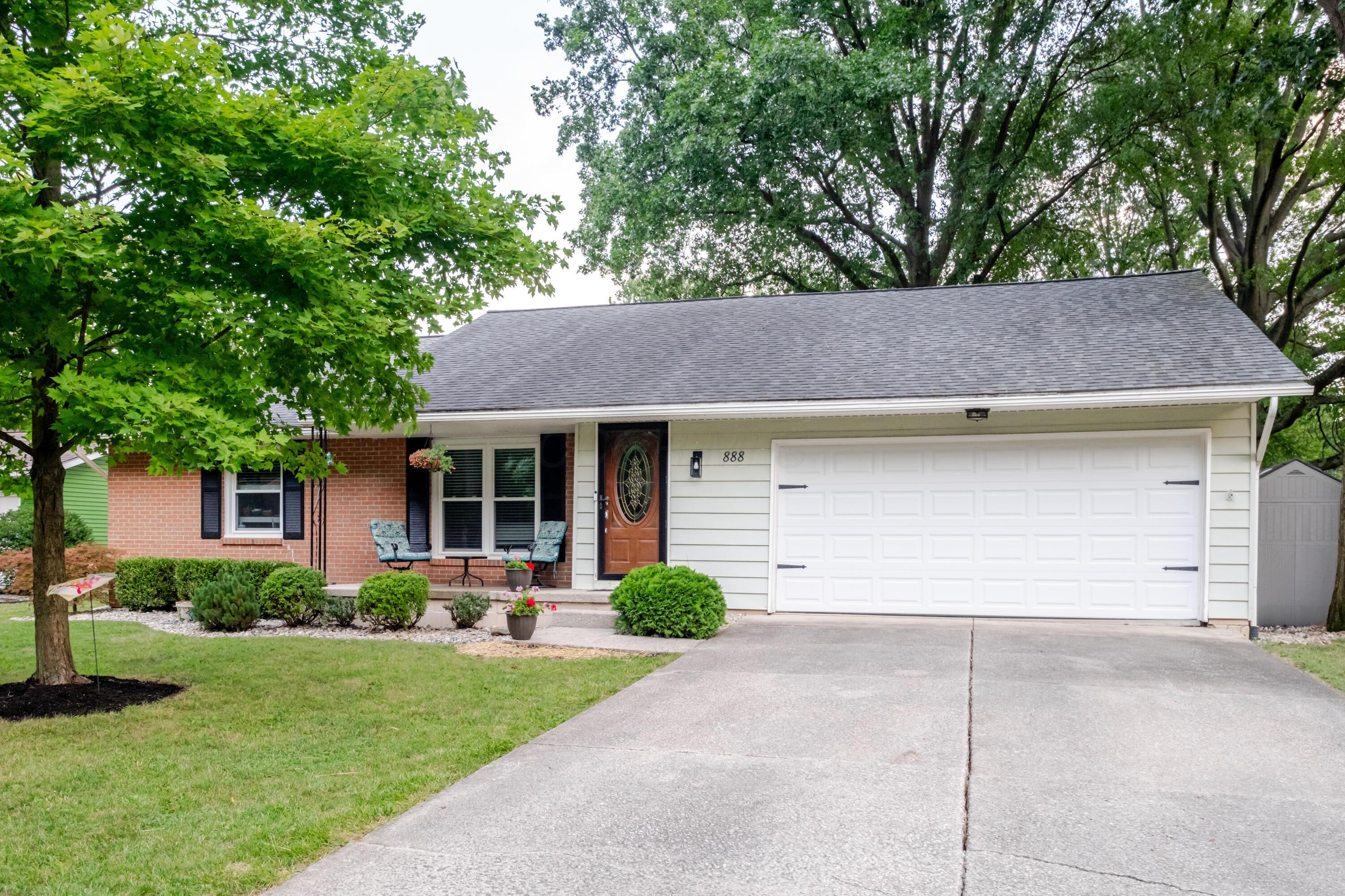 888 Catalpa Place Property Photo 1