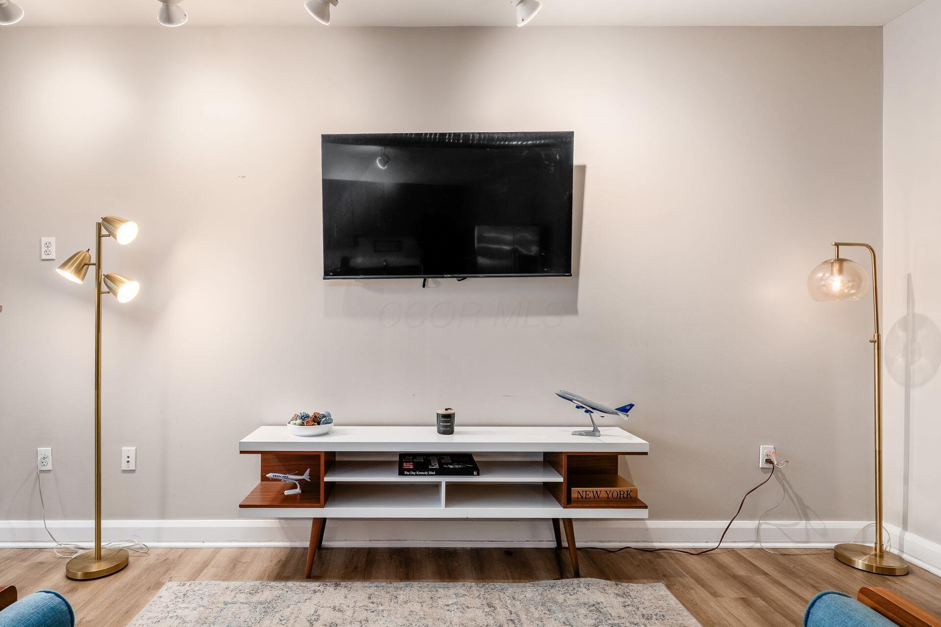 100 E Gay Street, 501 Property Photo 3