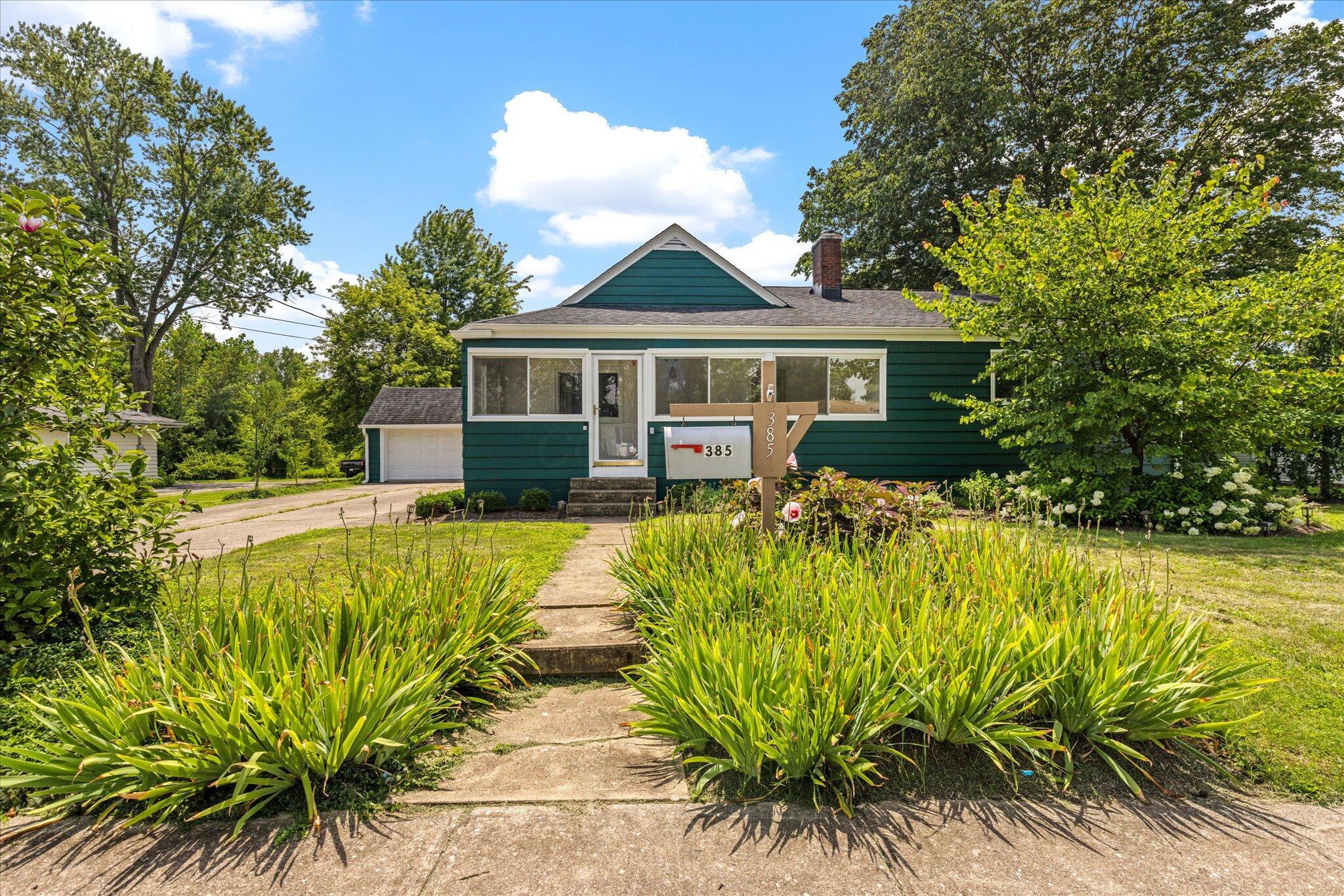 385 Cherrington Road Property Photo 1