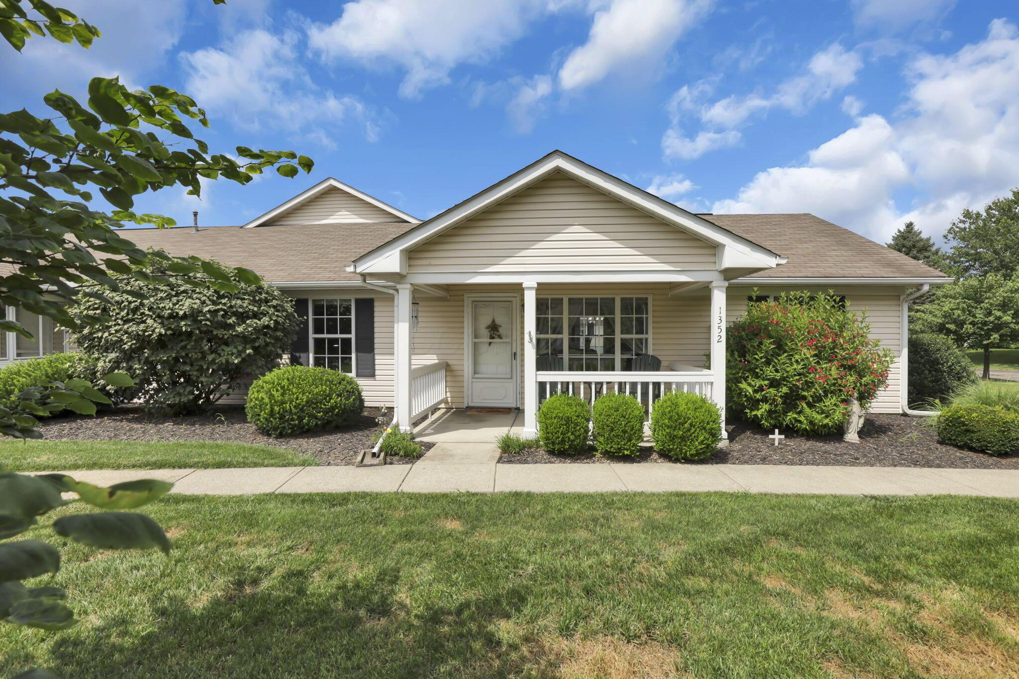 1352 Hillview Circle W Property Photo 1