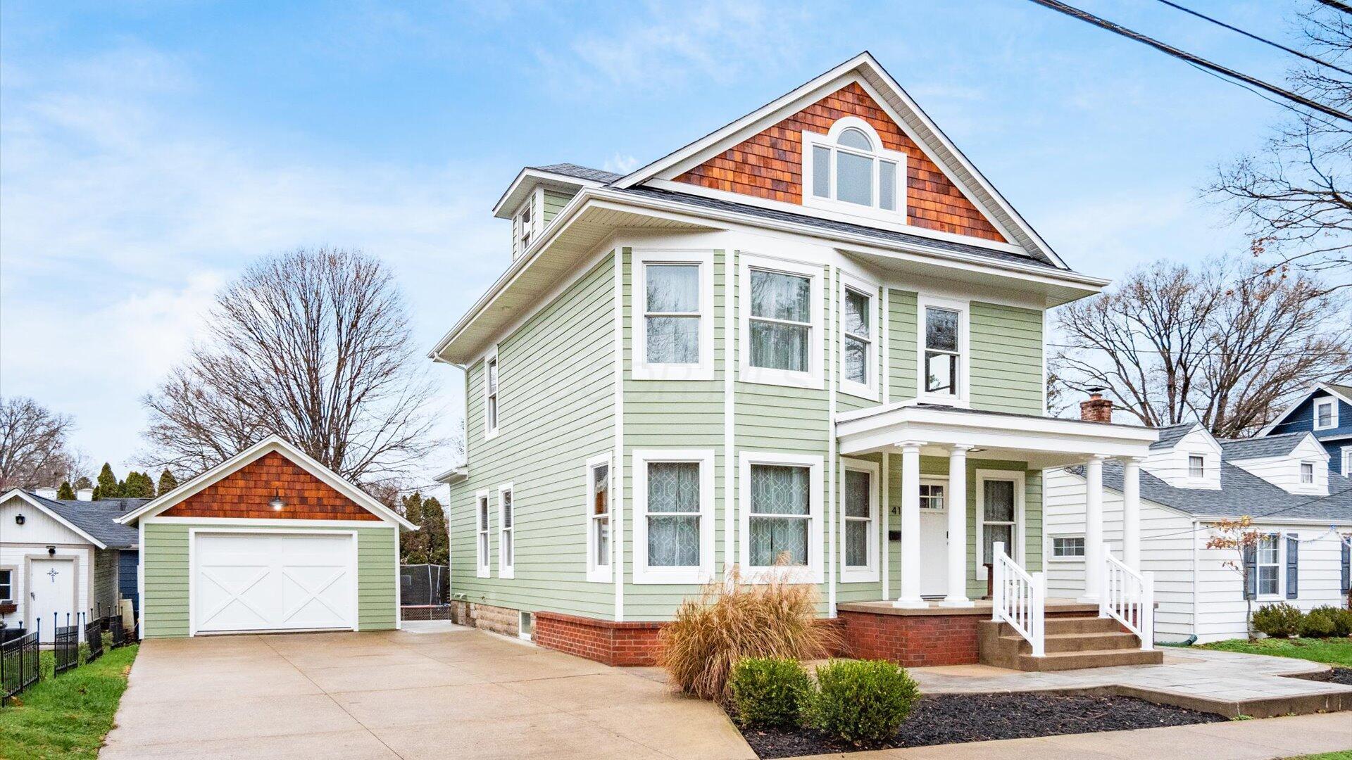 414 E College Street Property Photo 1