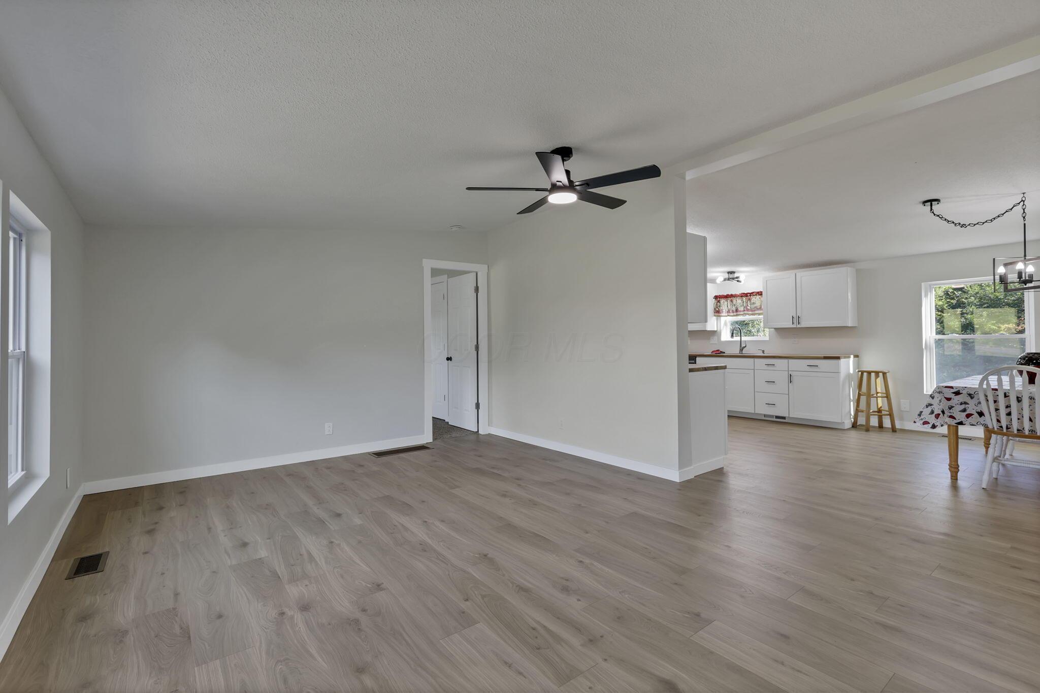 5475 Rush Creek Road Property Photo 9