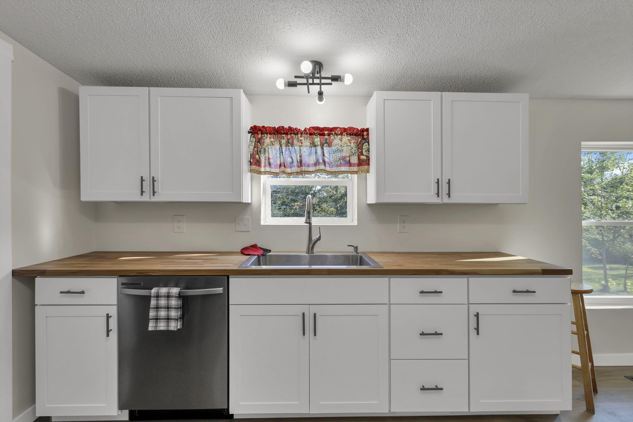 5475 Rush Creek Road Property Photo 16