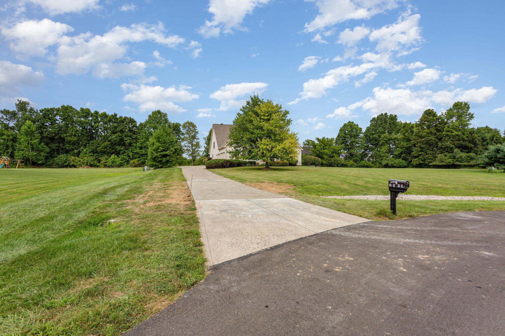 2690 Red Robin Way Property Photo 5