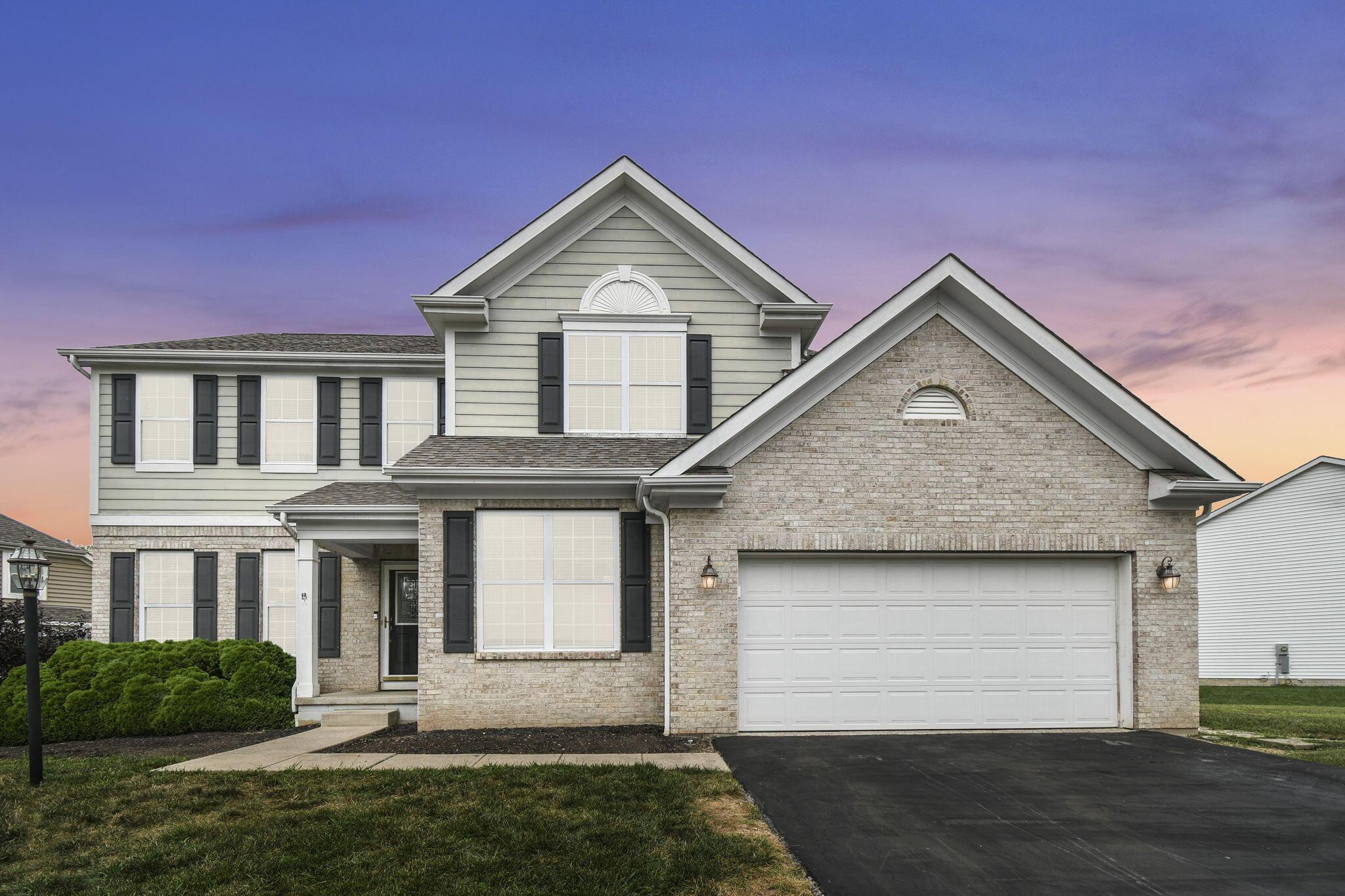 196 Fox Glen Drive E Property Photo 1