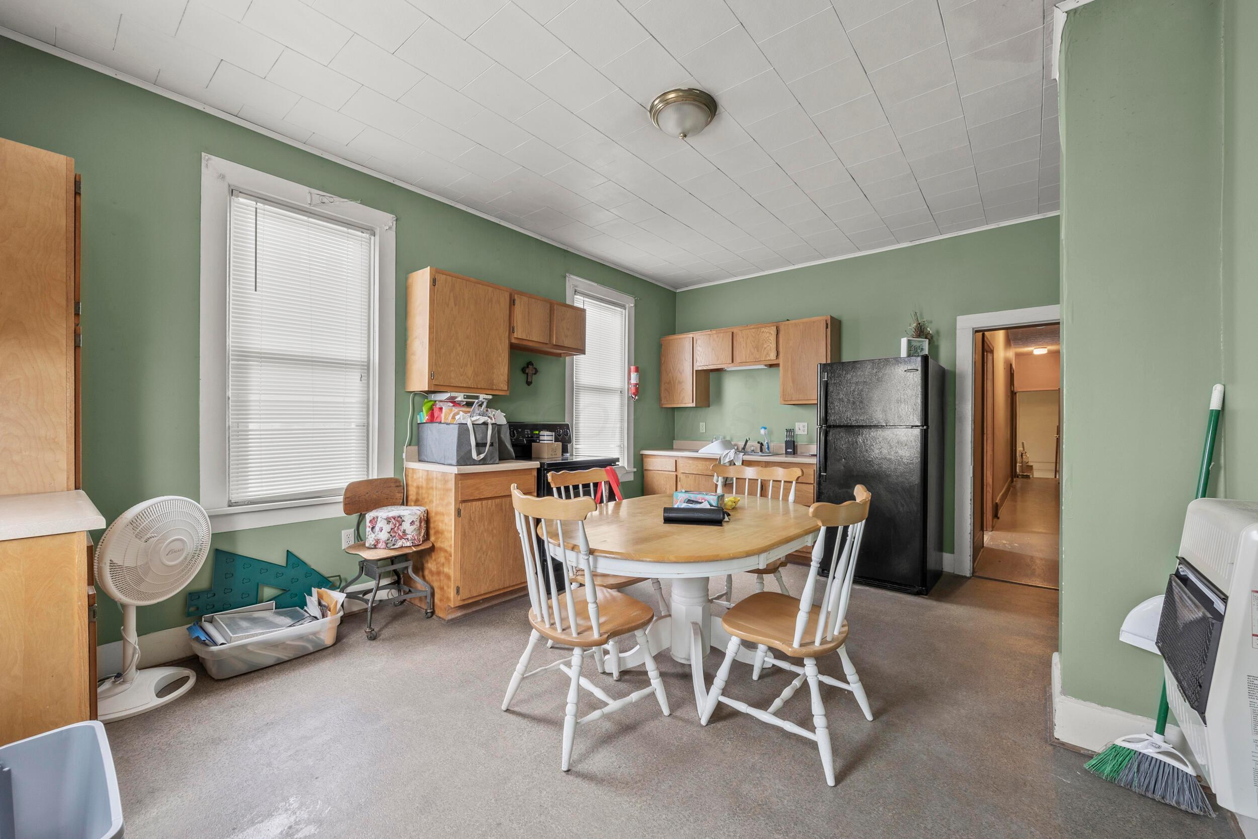 225 S Sandusky Avenue, 2 Property Photo 19