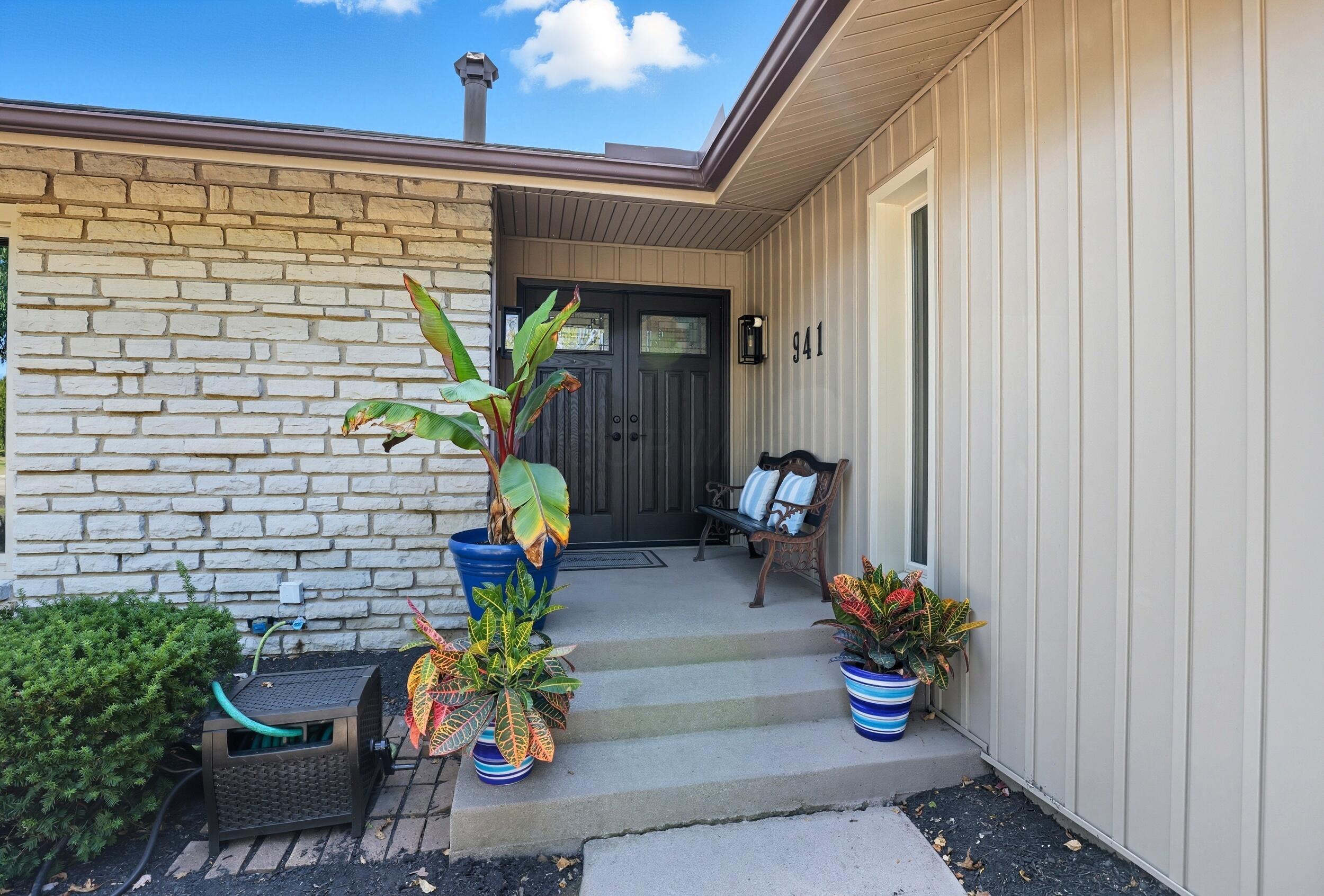 941 Clubview Boulevard S Property Photo 2