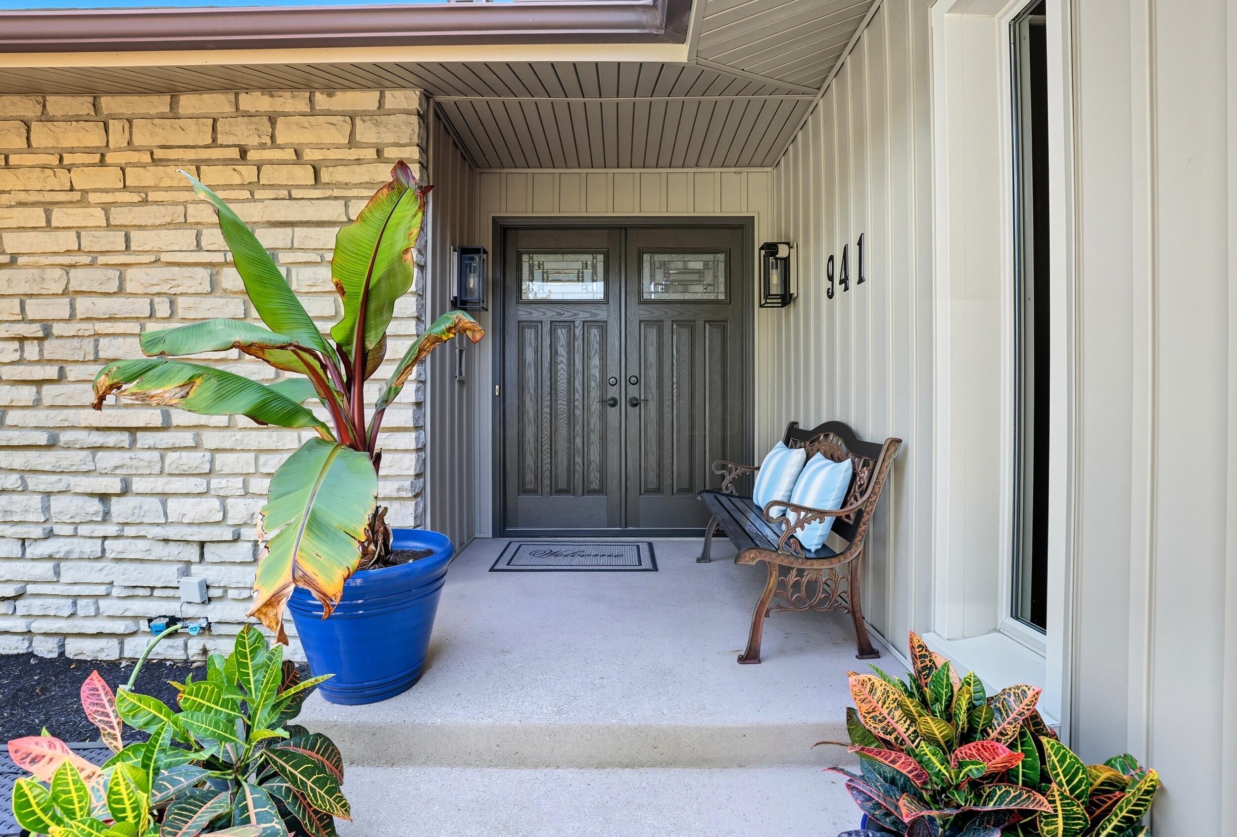 941 Clubview Boulevard S Property Photo 3