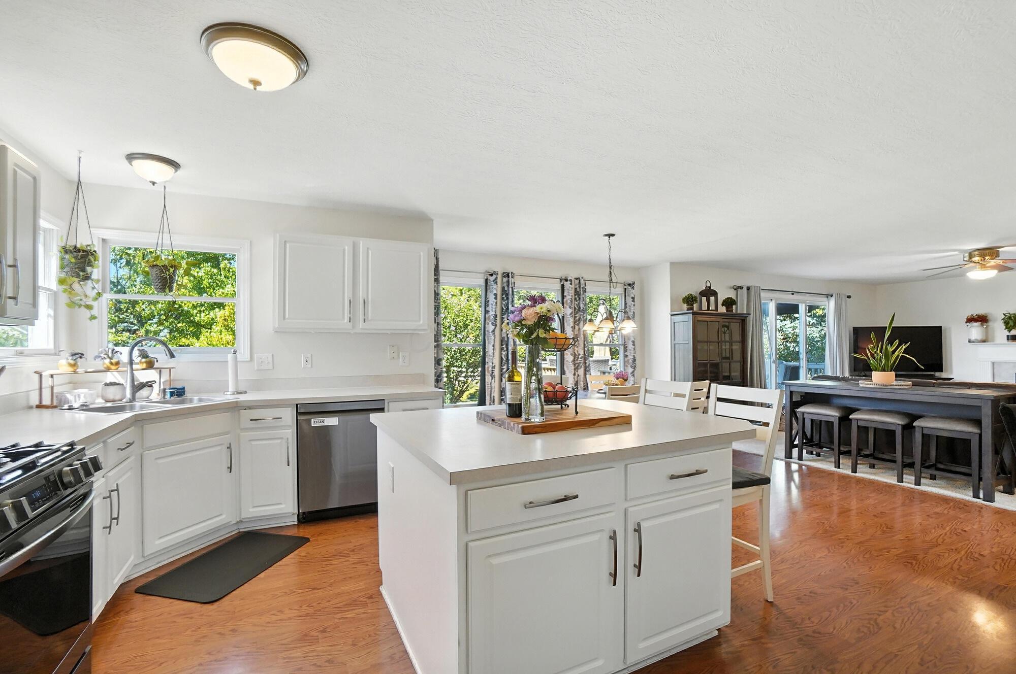 4093 Greenbelt Drive Property Photo 6