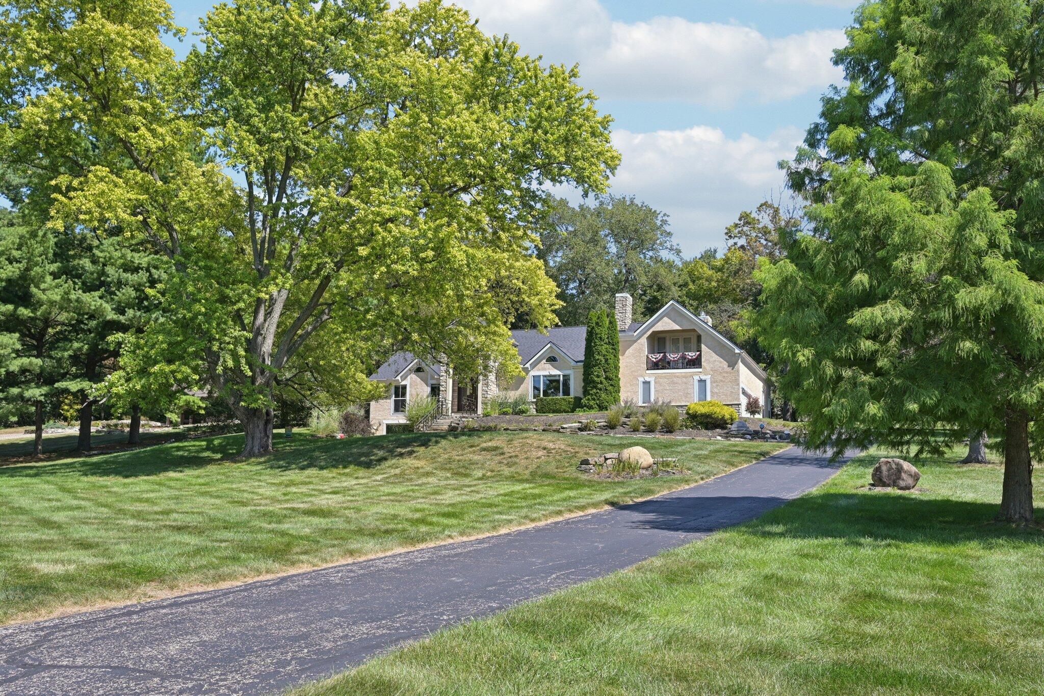 10669 Riverside Drive Property Photo 2