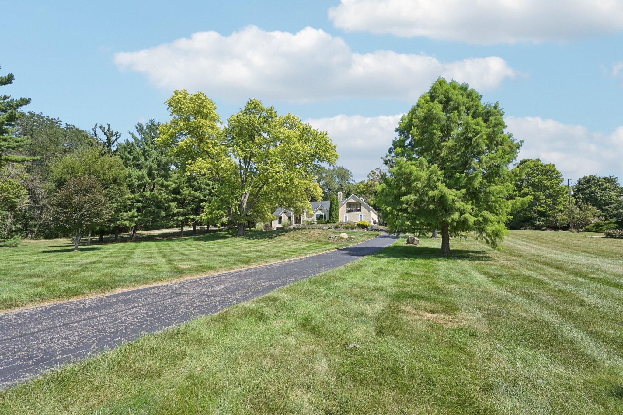 10669 Riverside Drive Property Photo 3