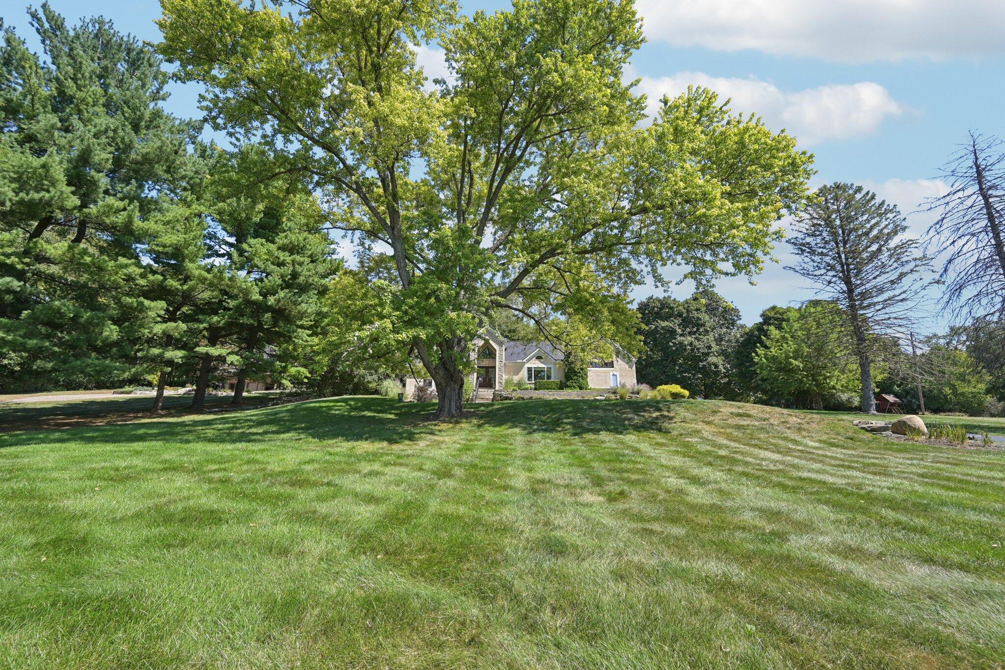 10669 Riverside Drive Property Photo 4