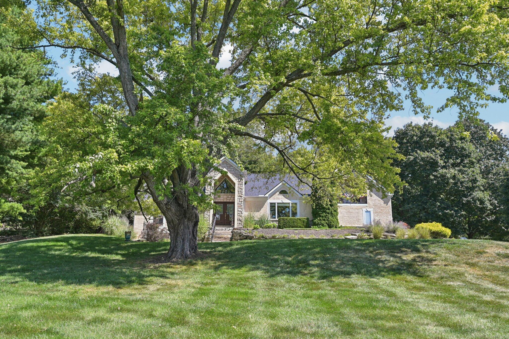 10669 Riverside Drive Property Photo 5