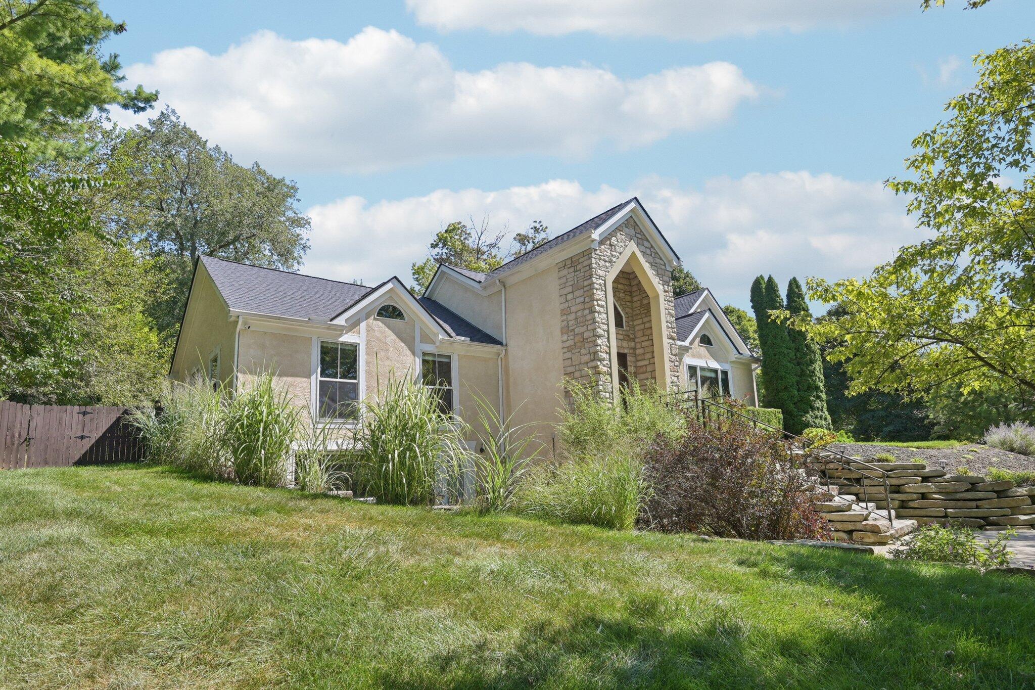 10669 Riverside Drive Property Photo 6