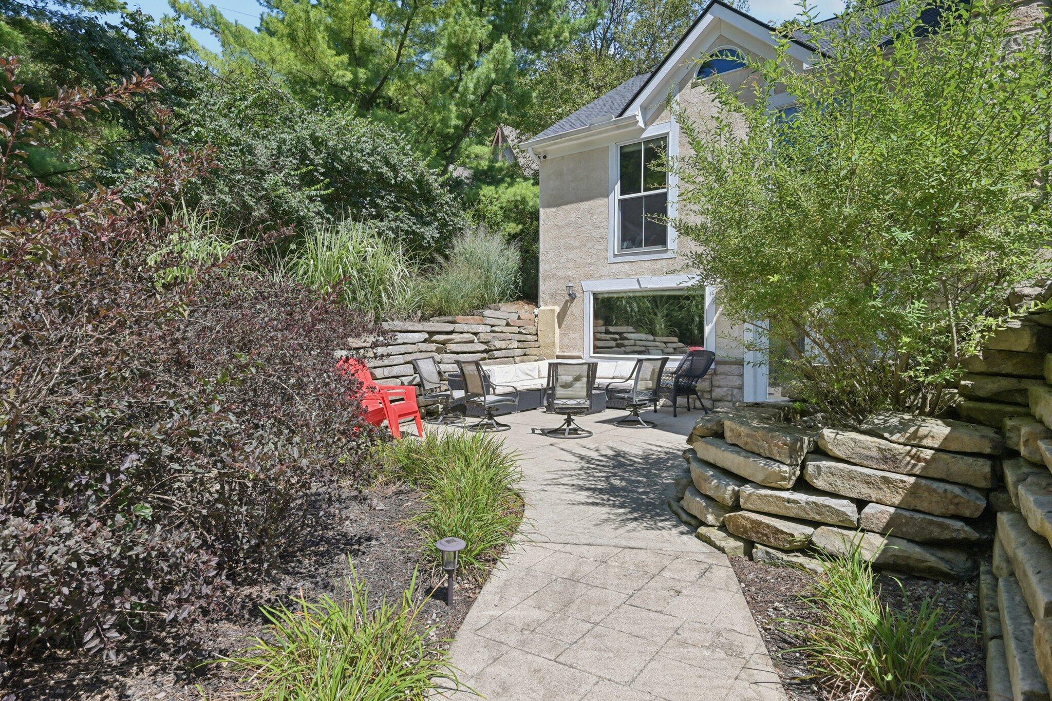 10669 Riverside Drive Property Photo 8
