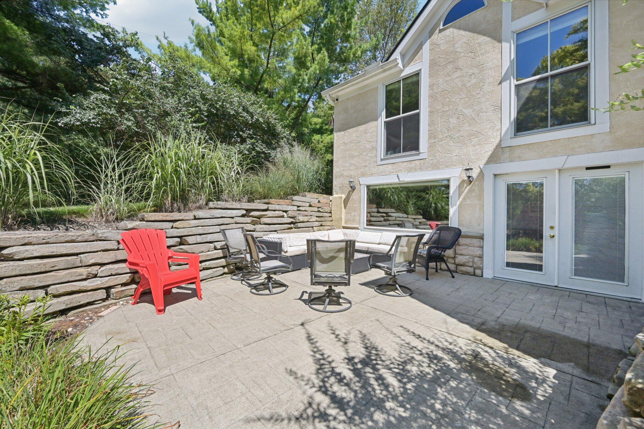 10669 Riverside Drive Property Photo 9