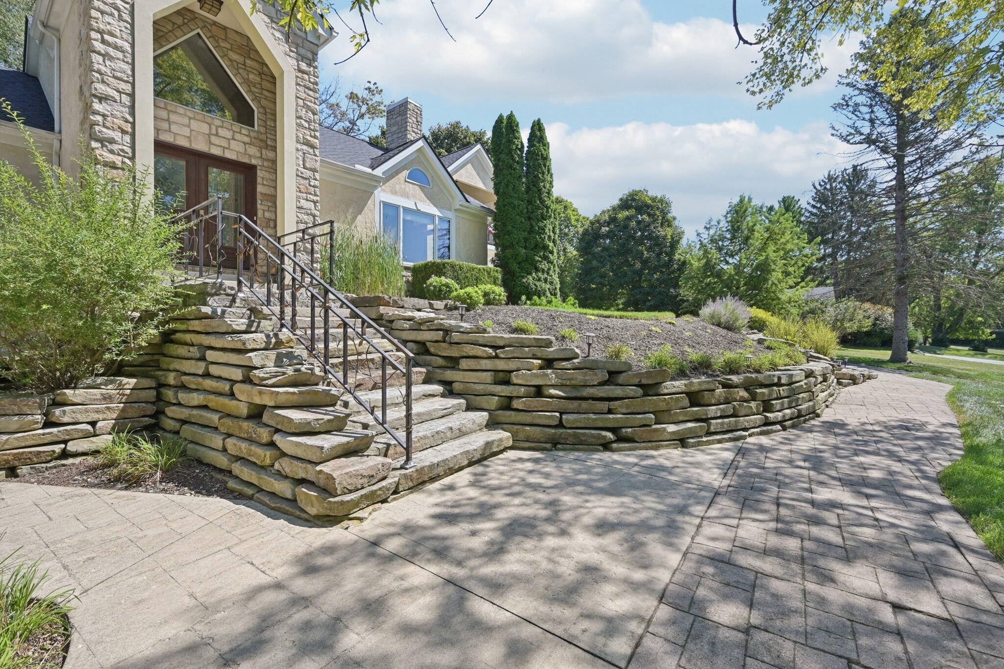 10669 Riverside Drive Property Photo 10