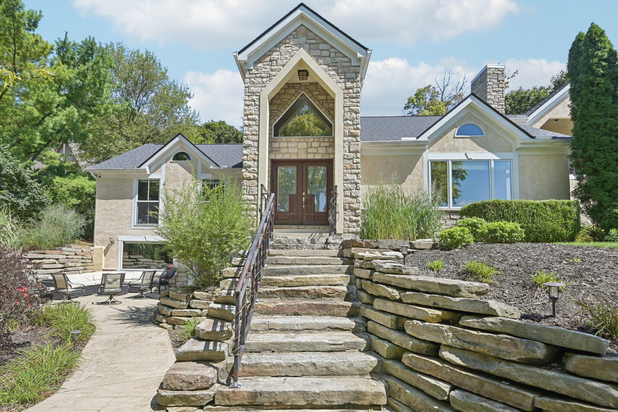10669 Riverside Drive Property Photo 11
