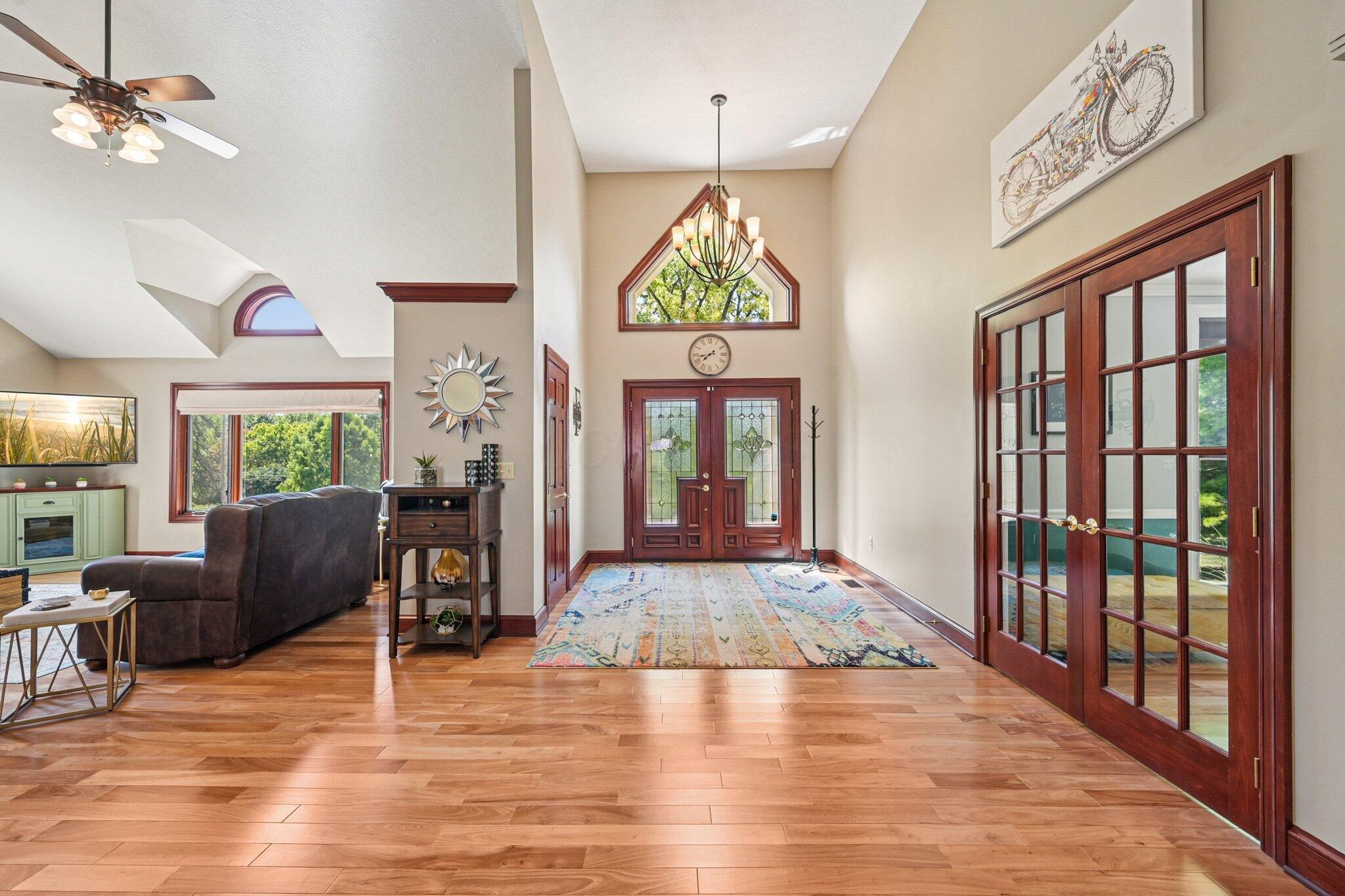 10669 Riverside Drive Property Photo 15