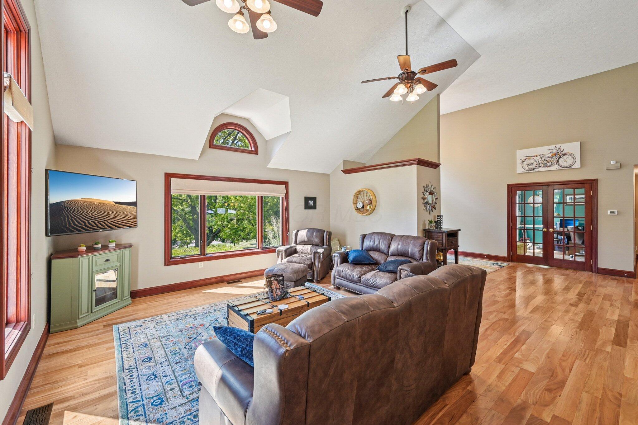 10669 Riverside Drive Property Photo 22