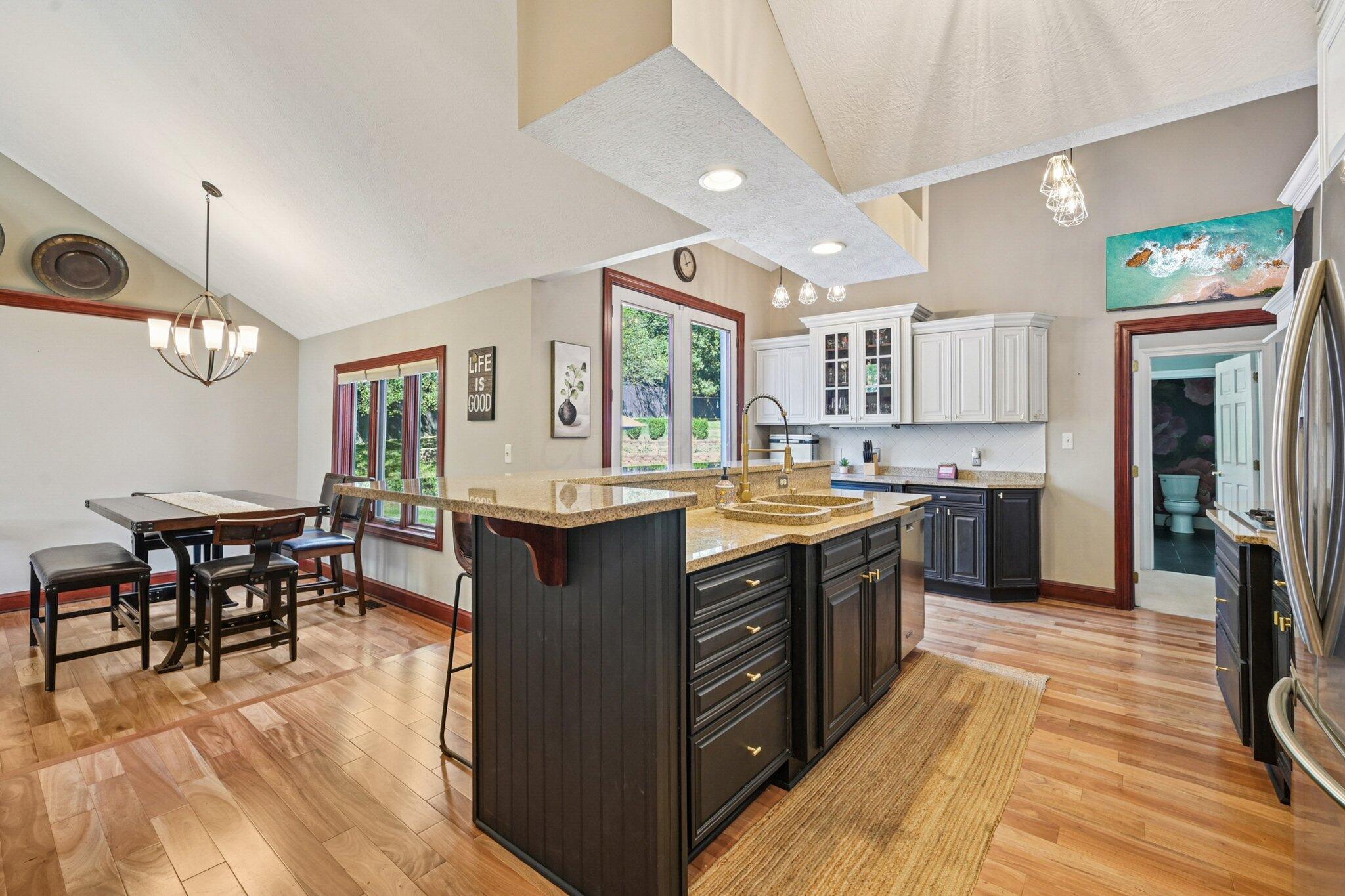 10669 Riverside Drive Property Photo 32