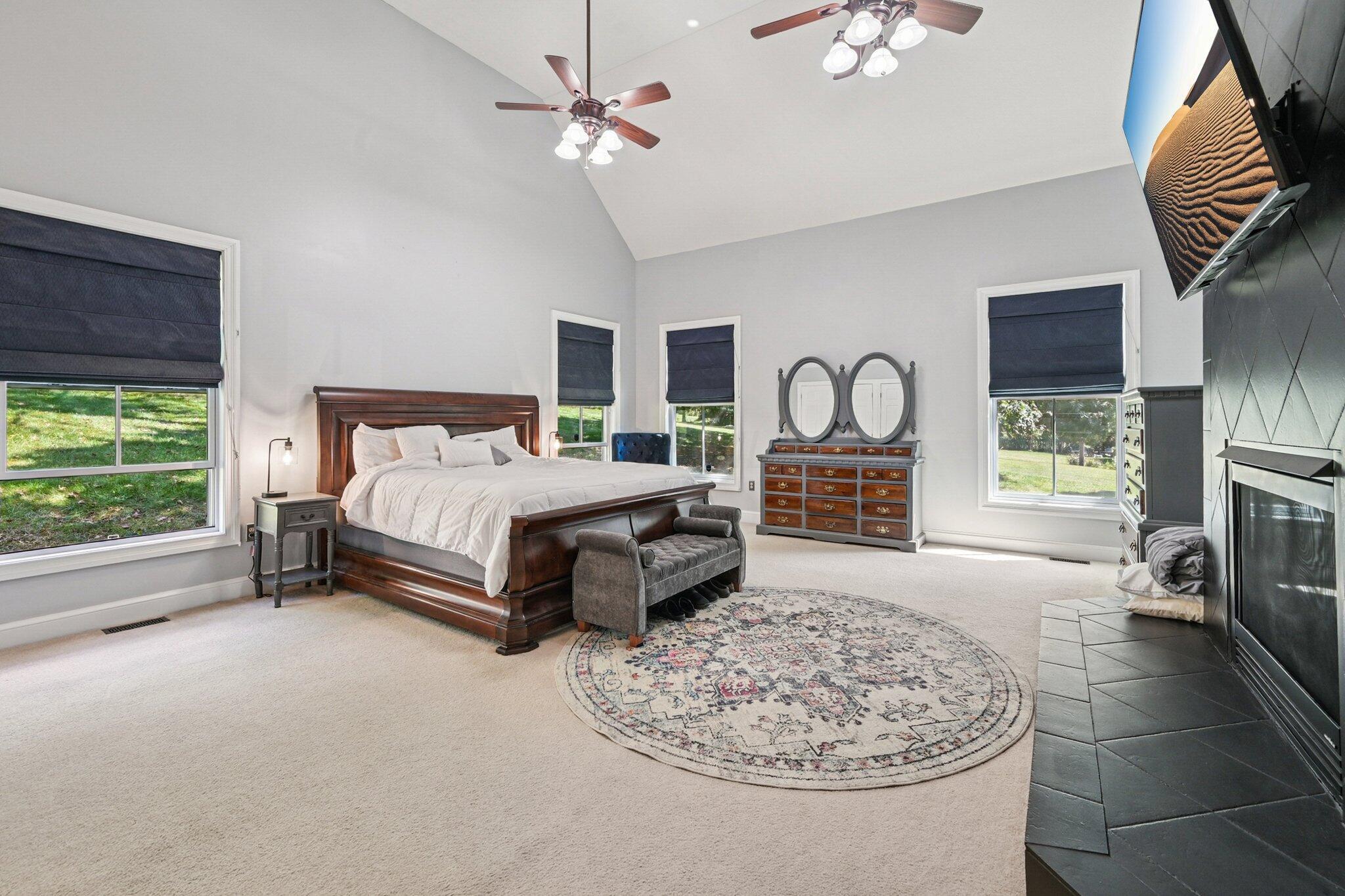 10669 Riverside Drive Property Photo 44