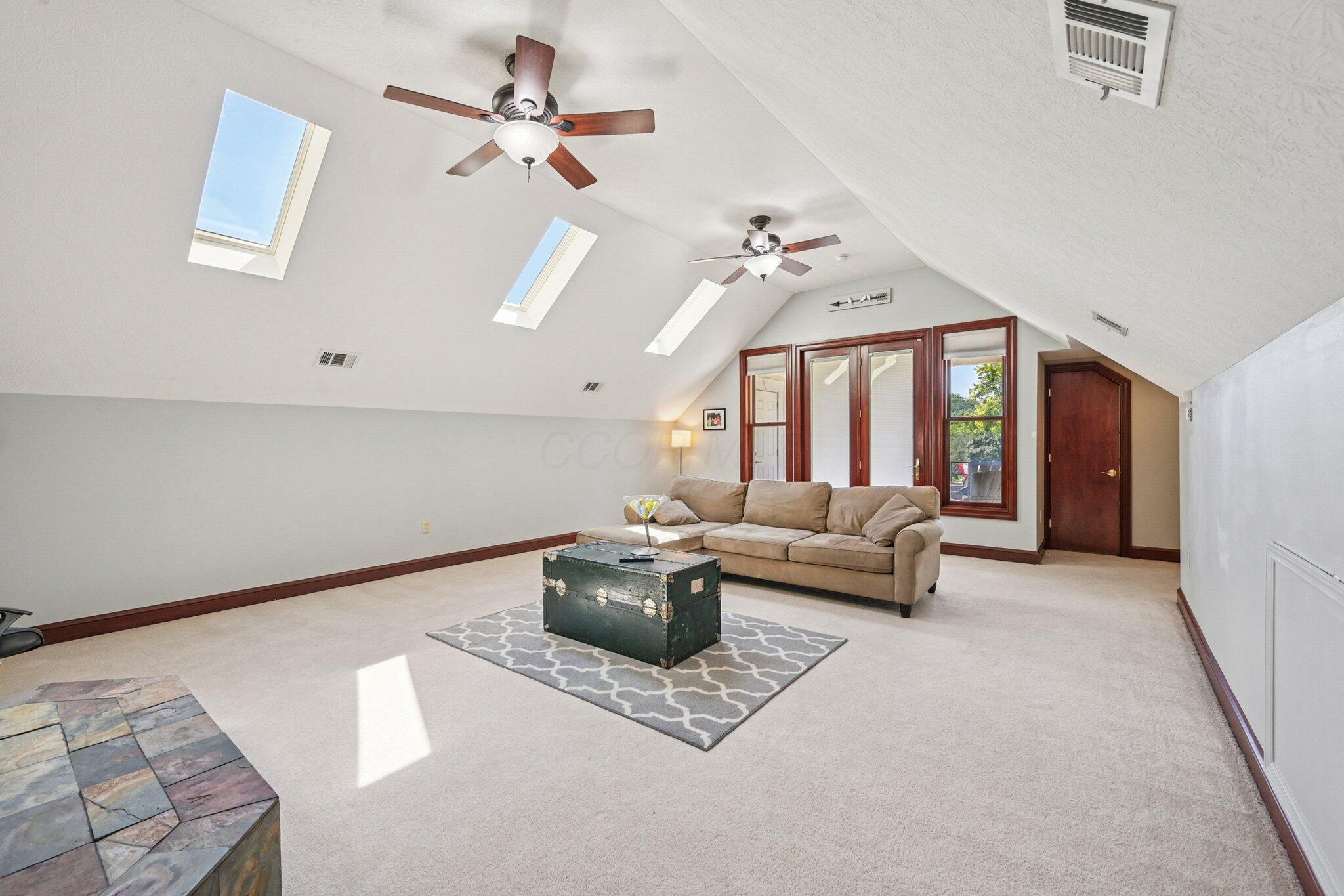10669 Riverside Drive Property Photo 53