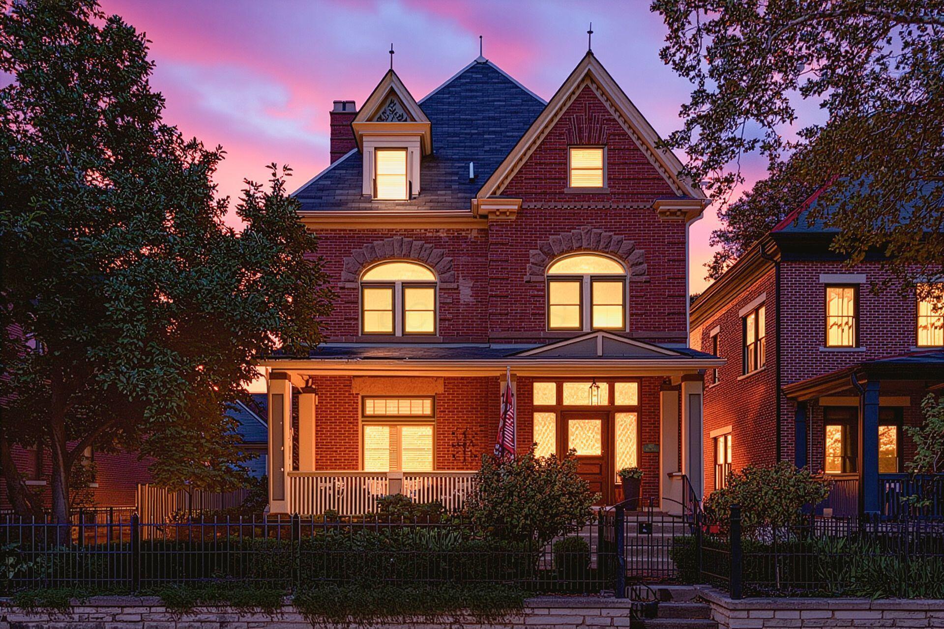 1127 Neil Avenue Property Photo 1