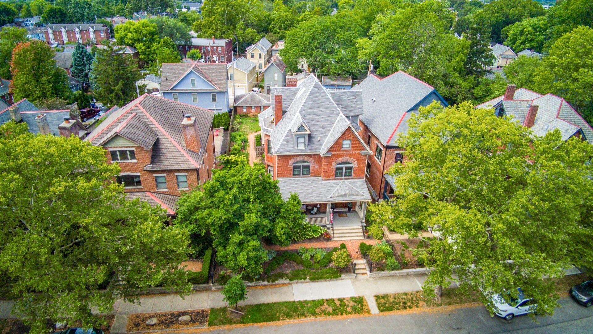 1127 Neil Avenue Property Photo 3