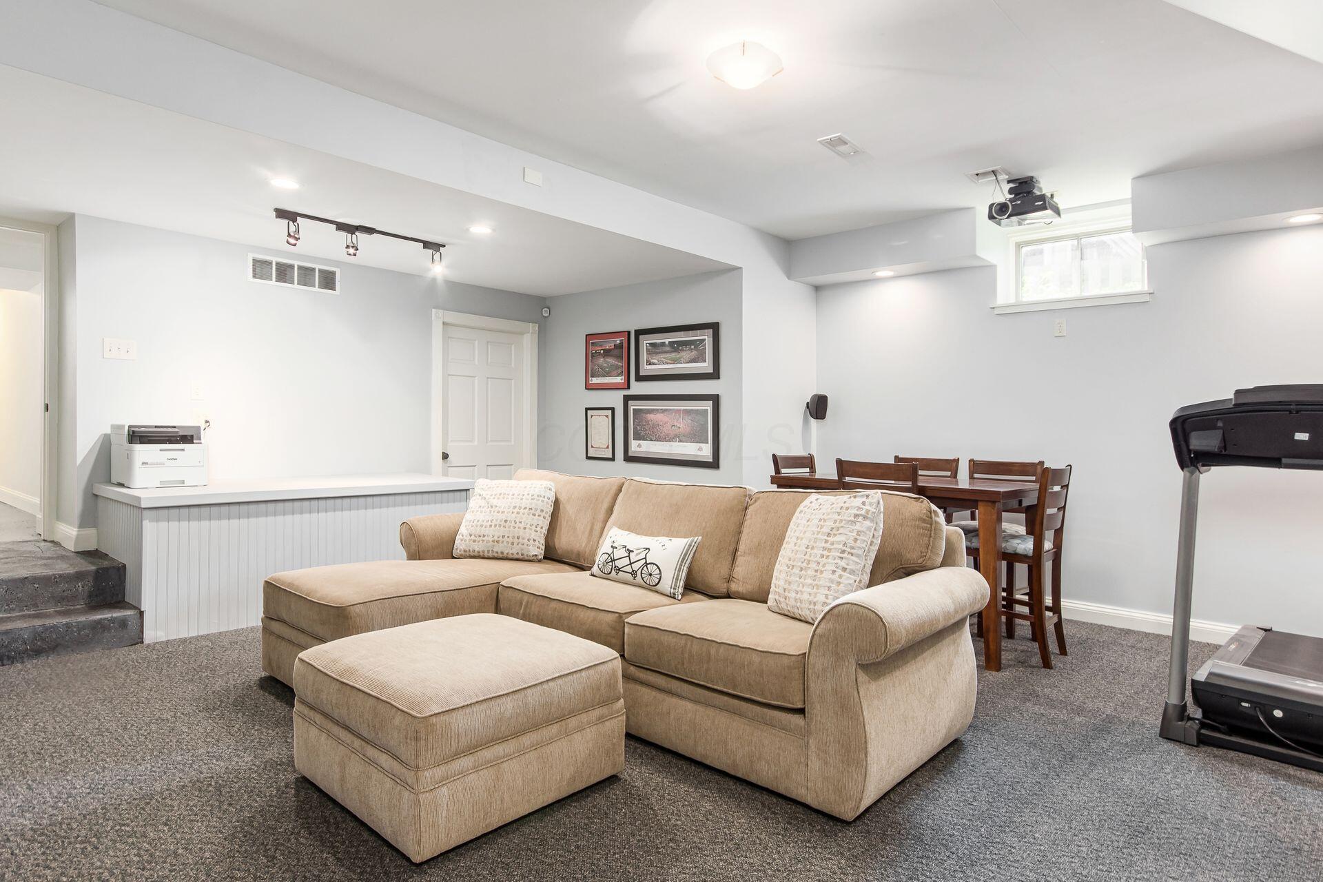 1127 Neil Avenue Property Photo 56