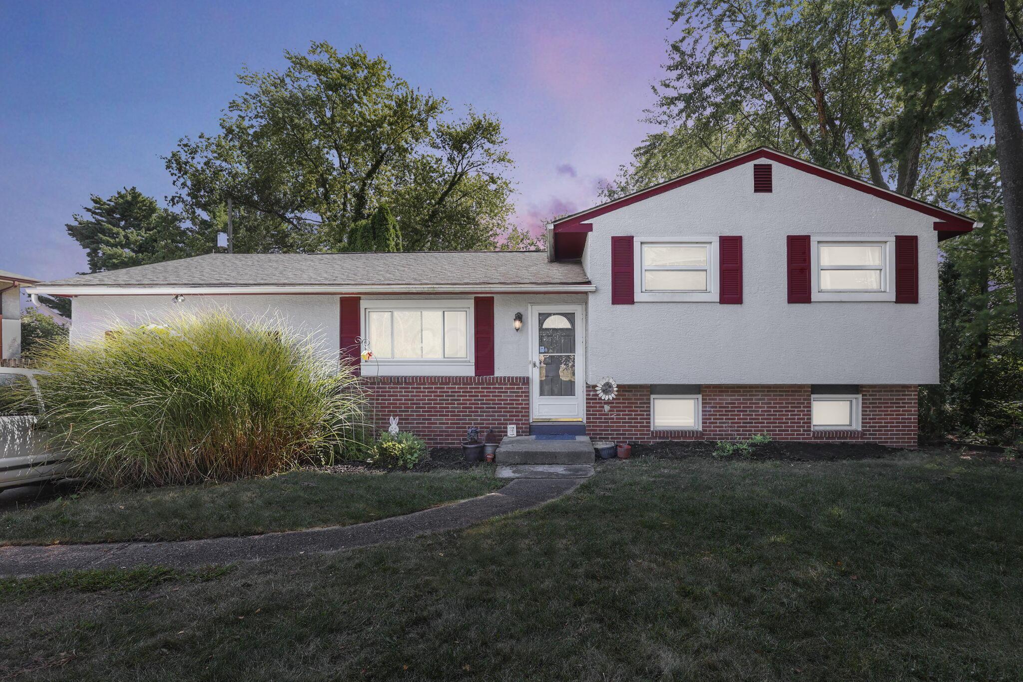 4868 Hendron Road Property Photo 1
