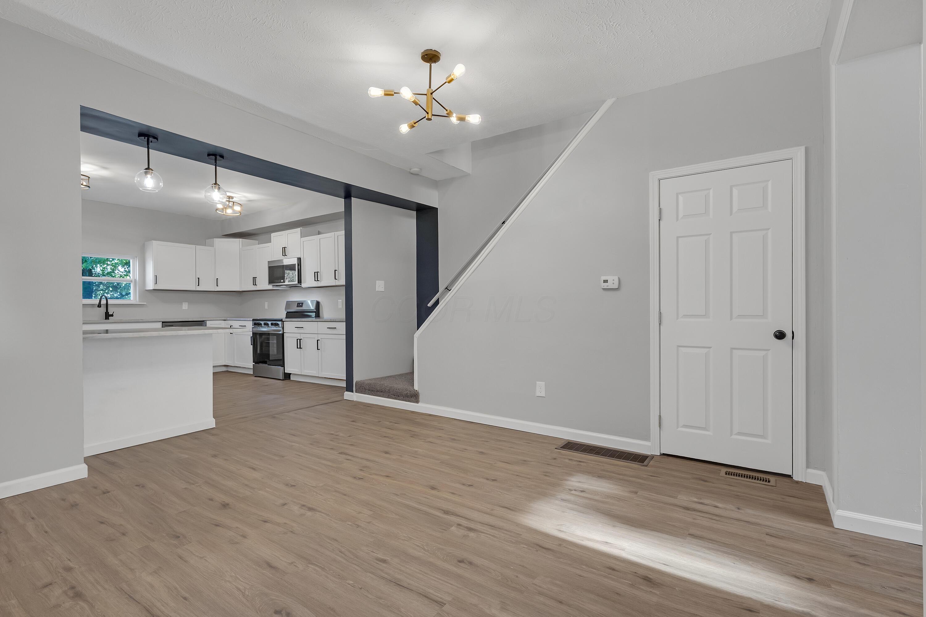 148 W Park Avenue Property Photo 3