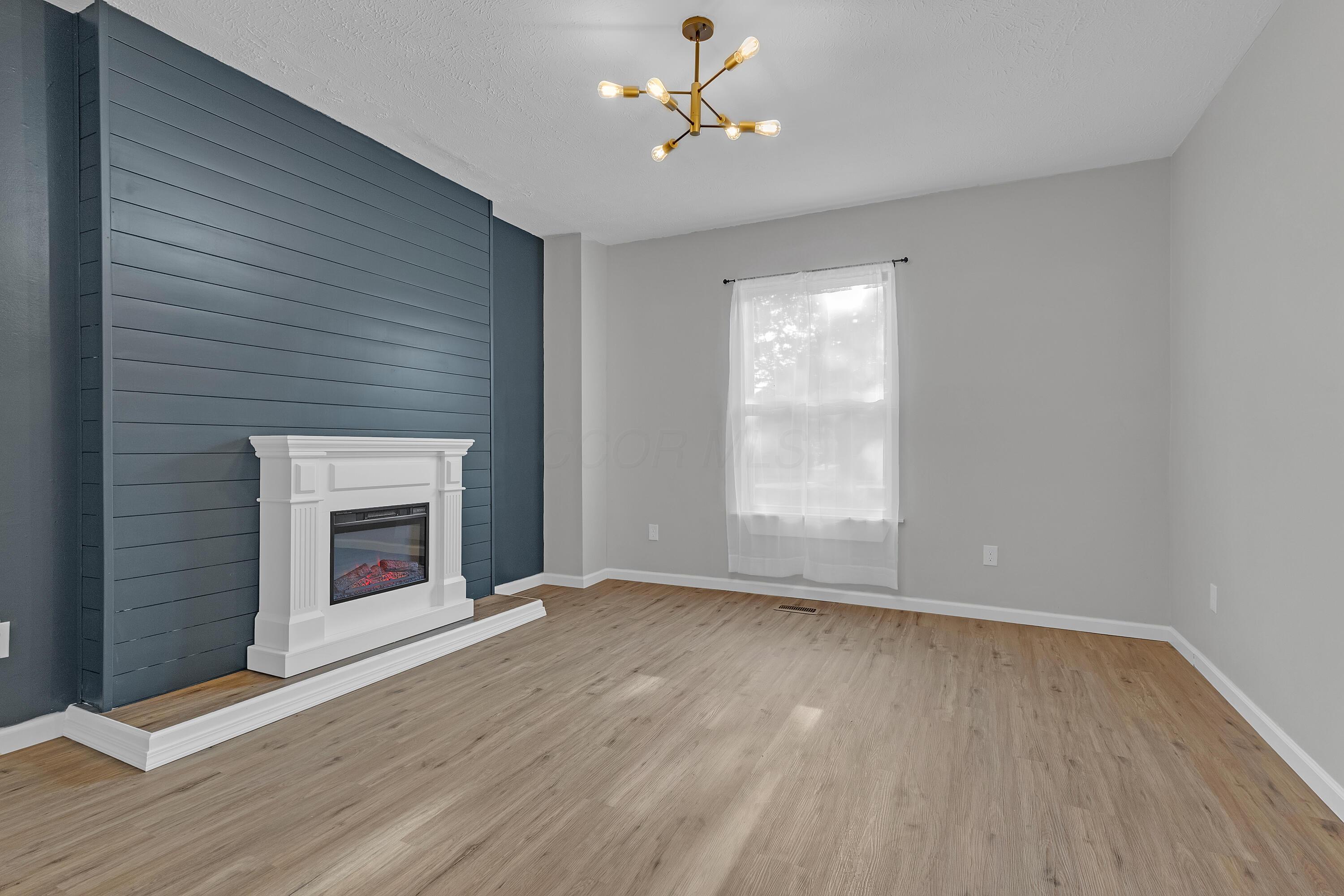 148 W Park Avenue Property Photo 4