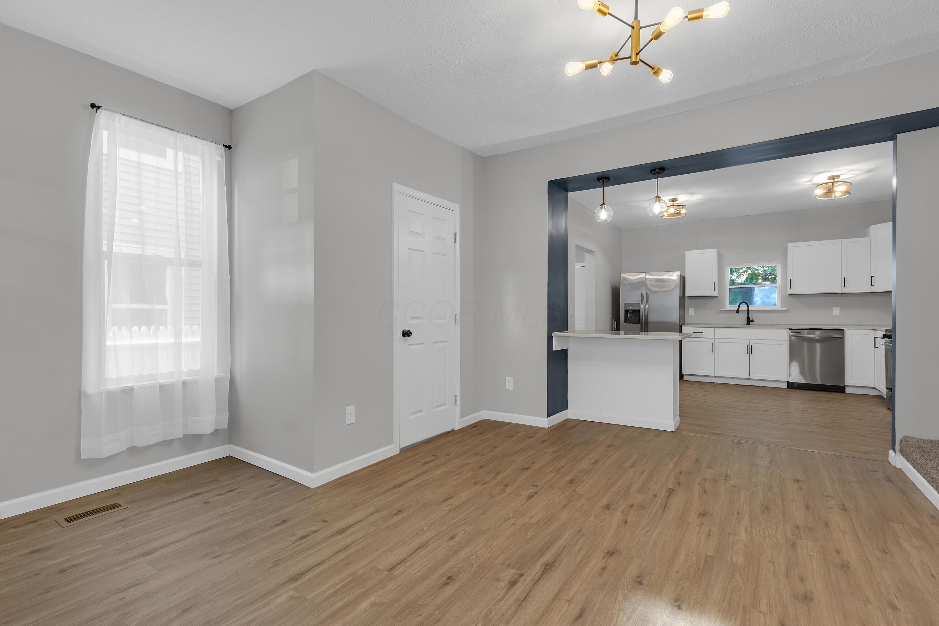 148 W Park Avenue Property Photo 5