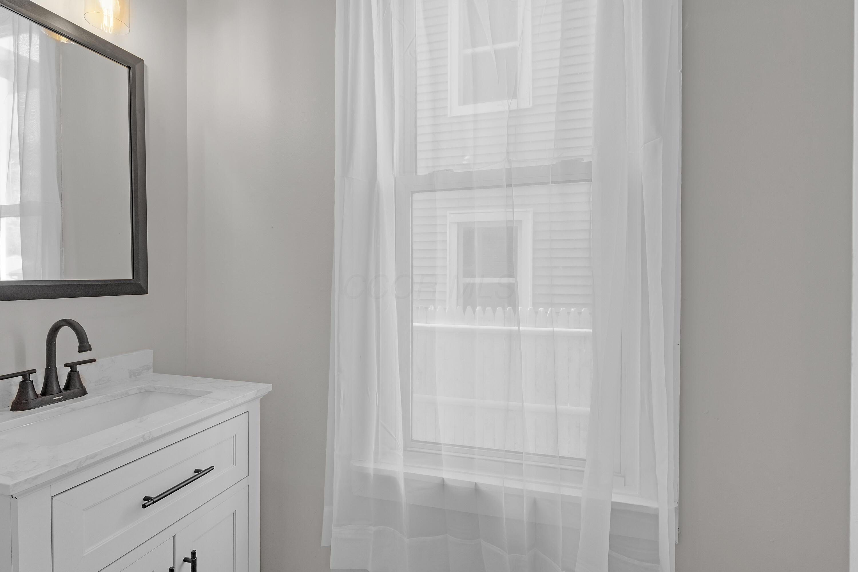 148 W Park Avenue Property Photo 10