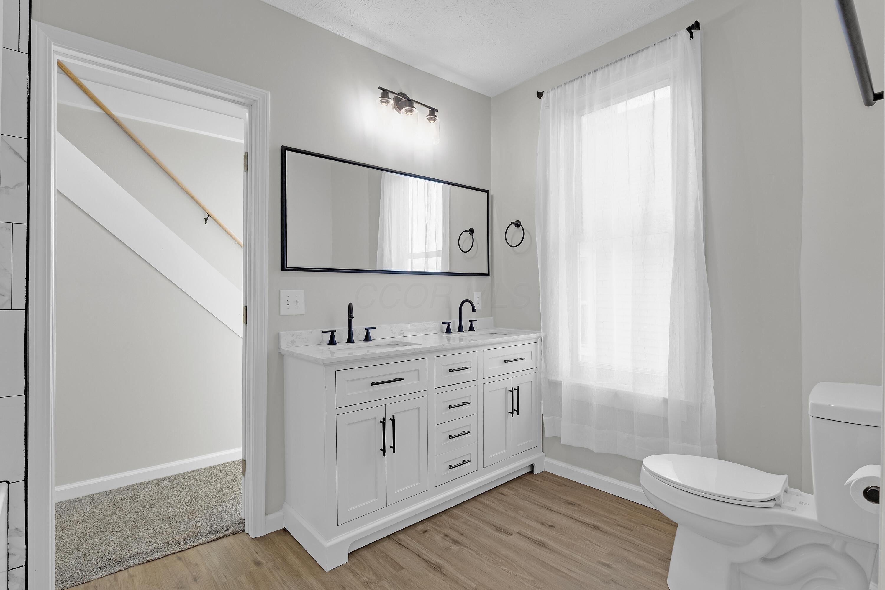 148 W Park Avenue Property Photo 14