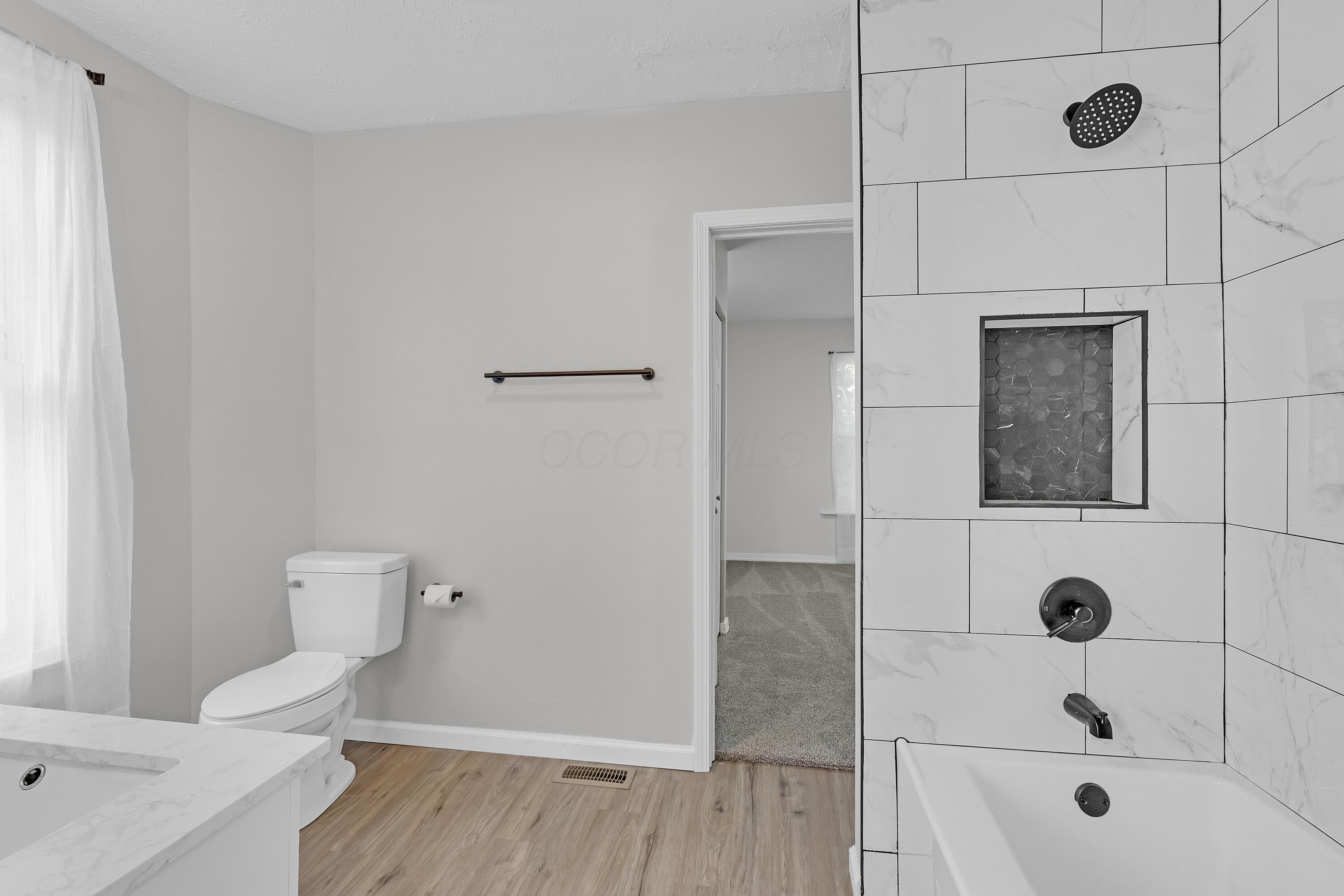 148 W Park Avenue Property Photo 16