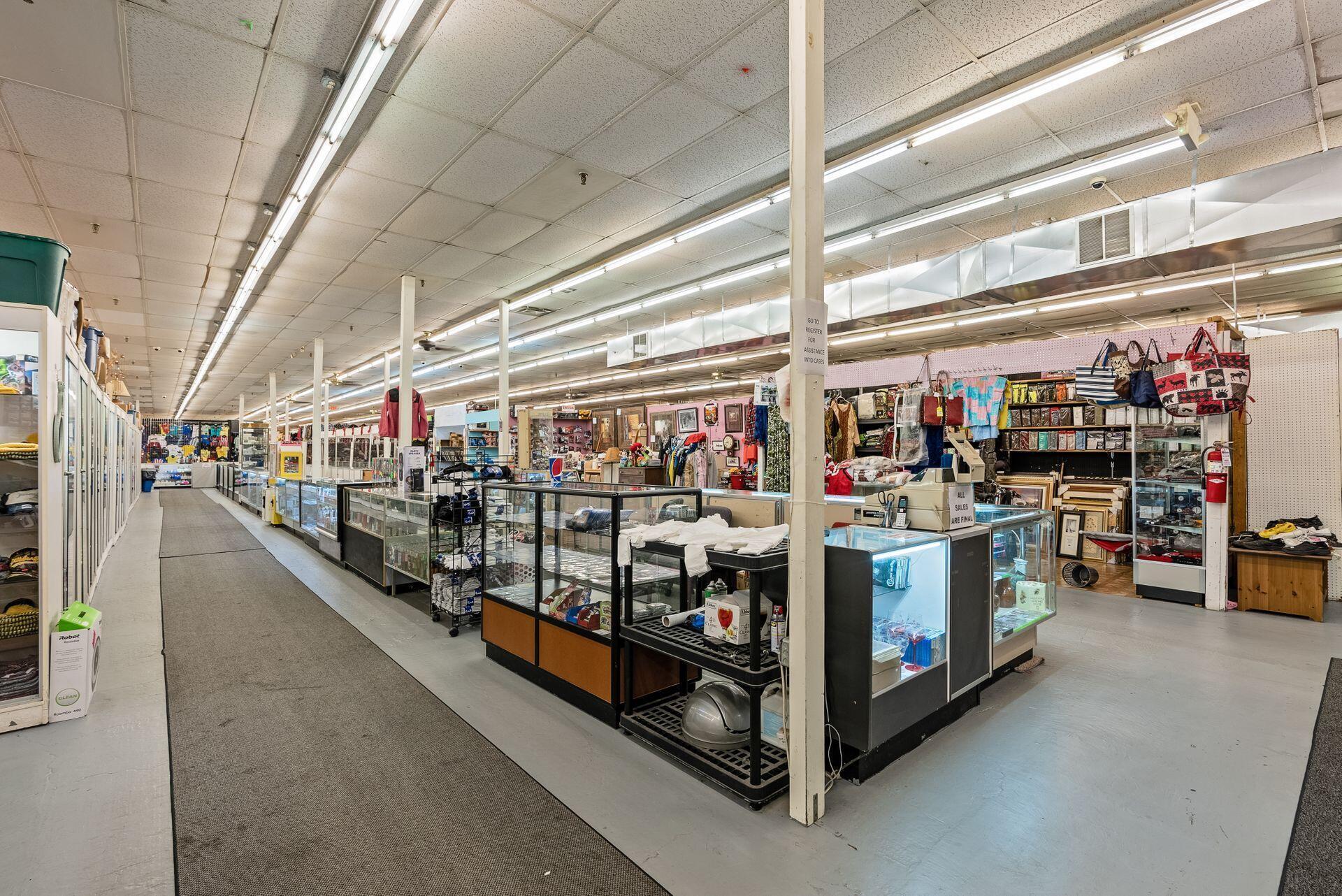 4170 W Broad Street Property Photo 19