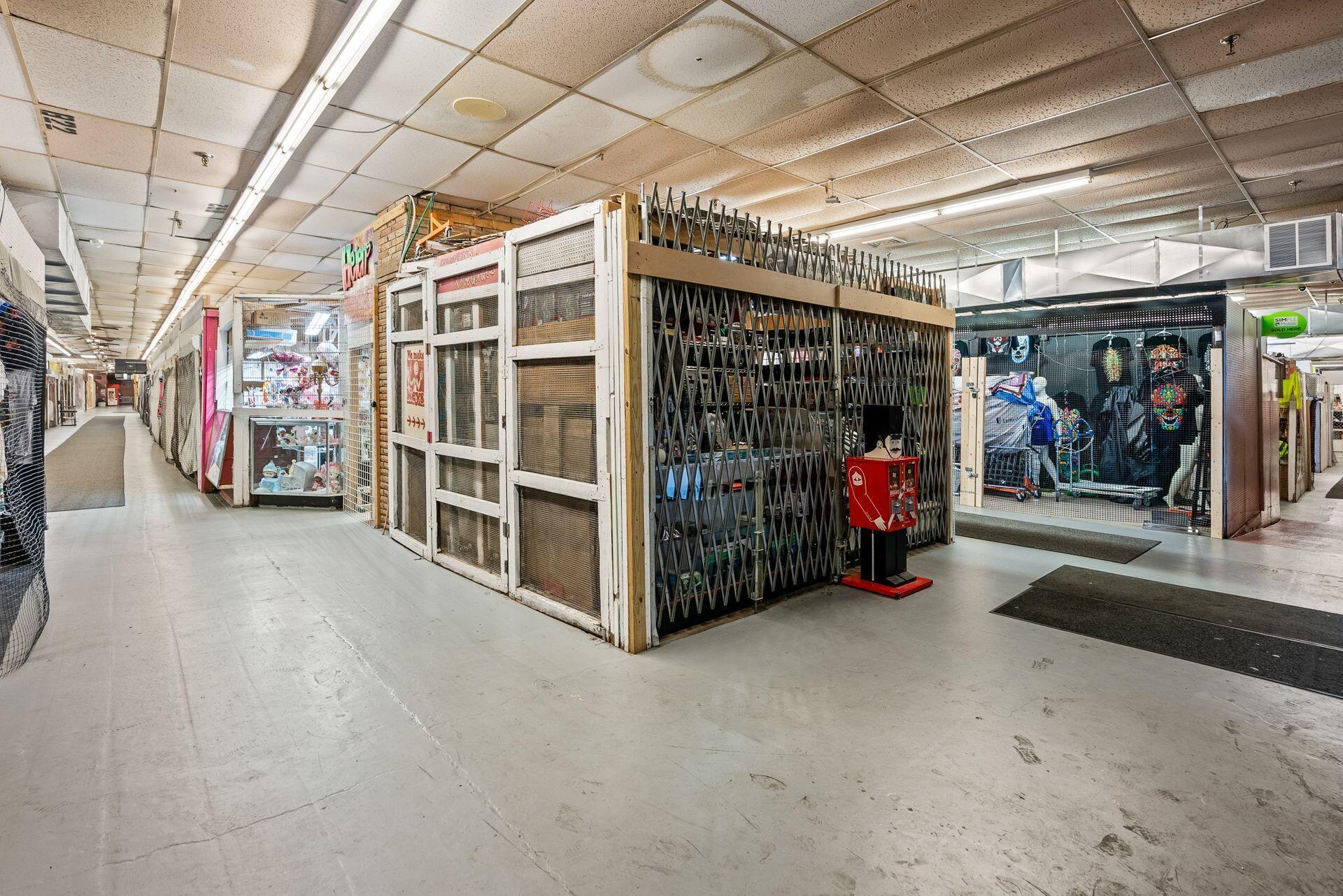 4170 W Broad Street Property Photo 29