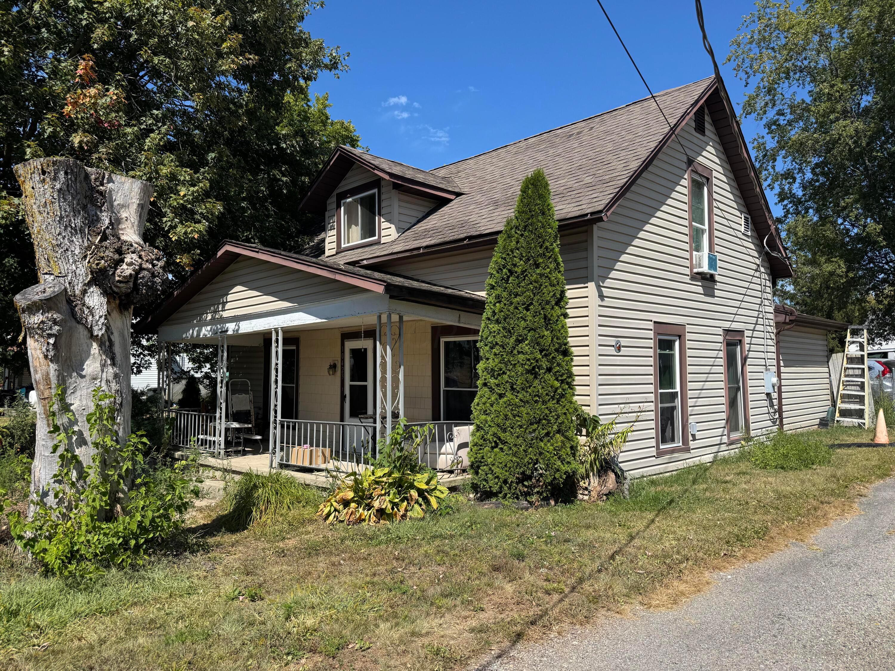 10423 Columbus Street Property Photo 1