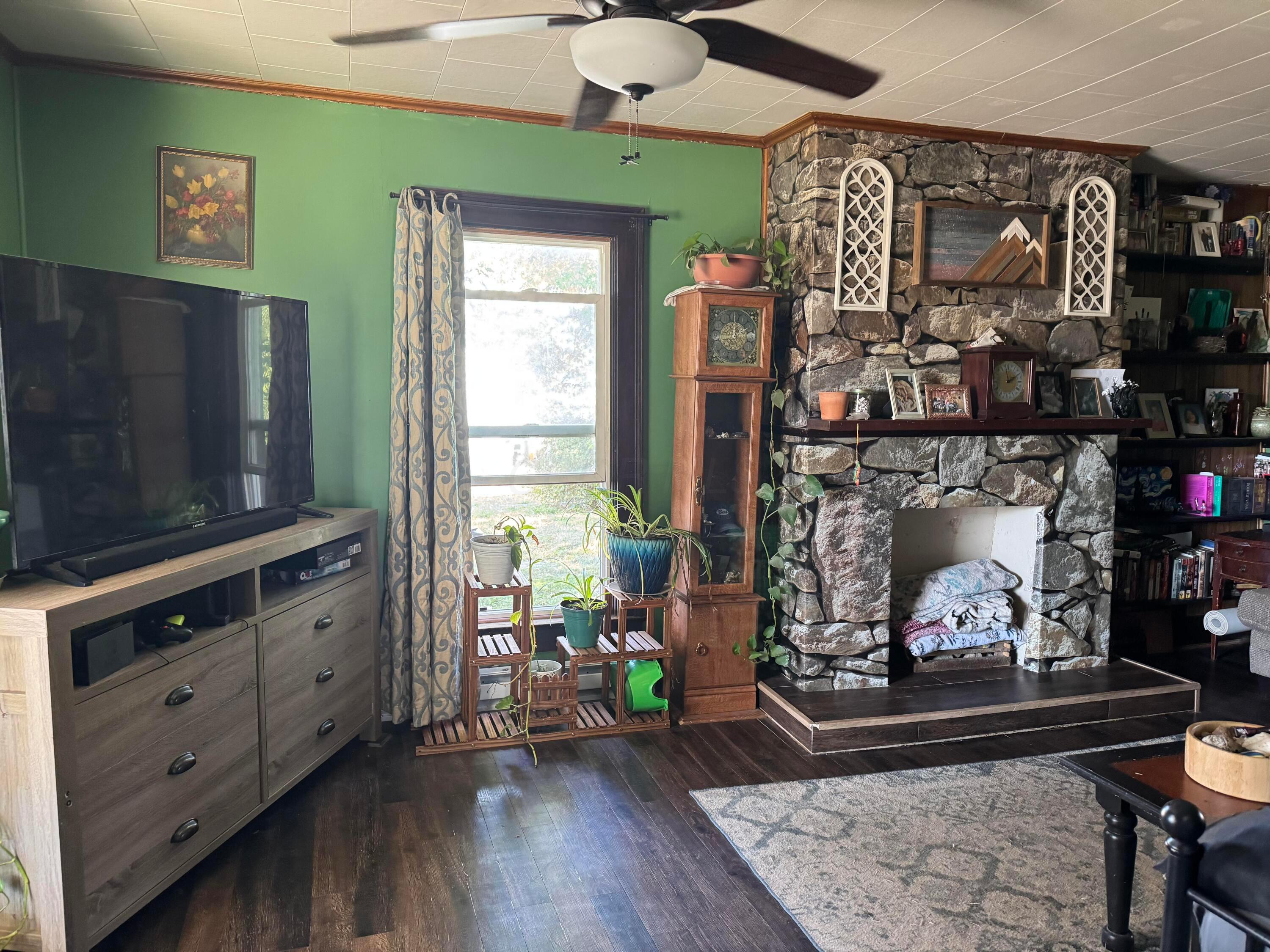 10423 Columbus Street Property Photo 2