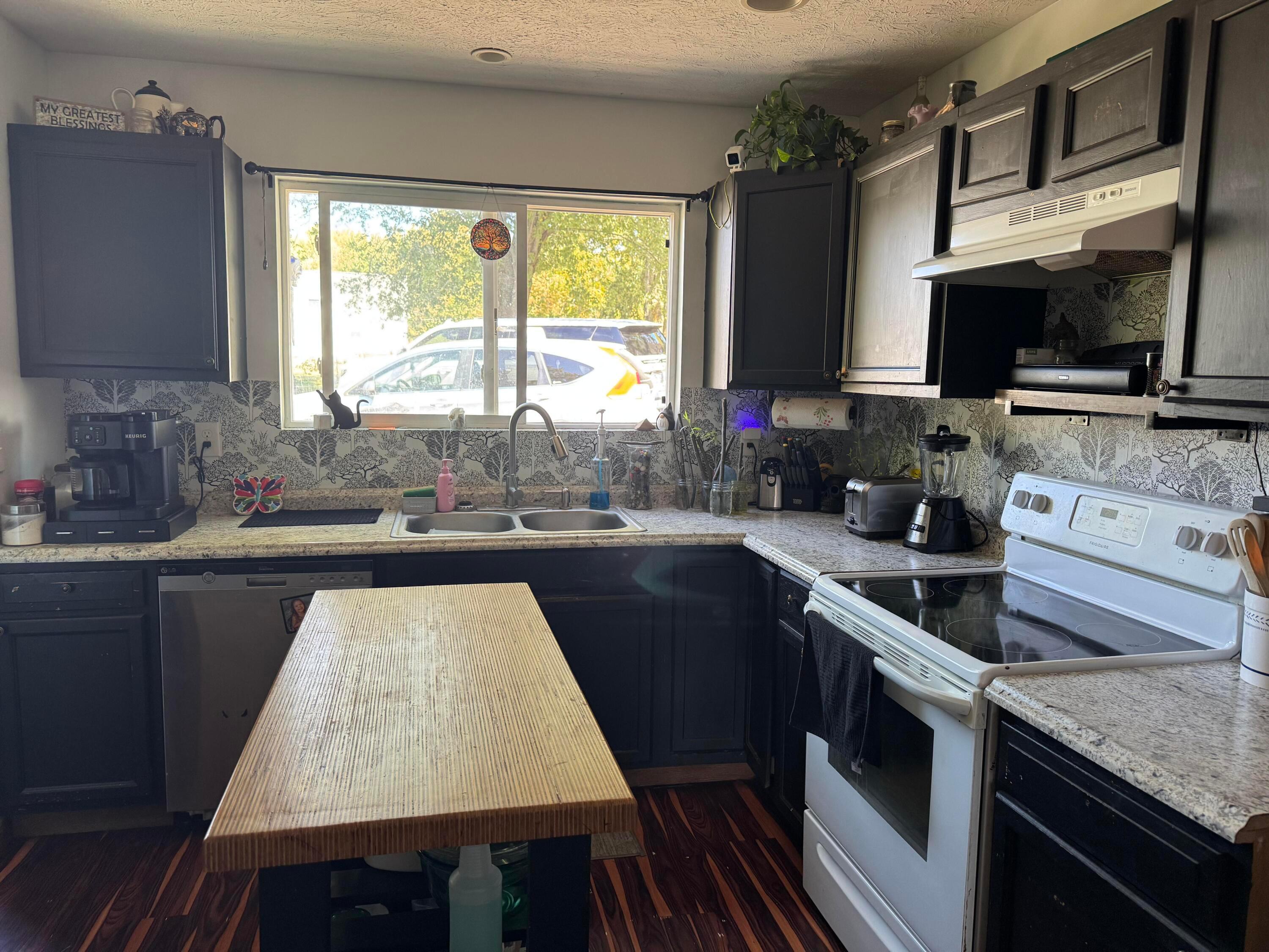 10423 Columbus Street Property Photo 14