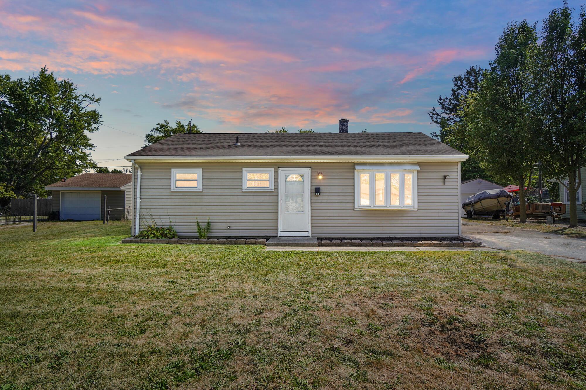 283 Madison Drive N Property Photo 1