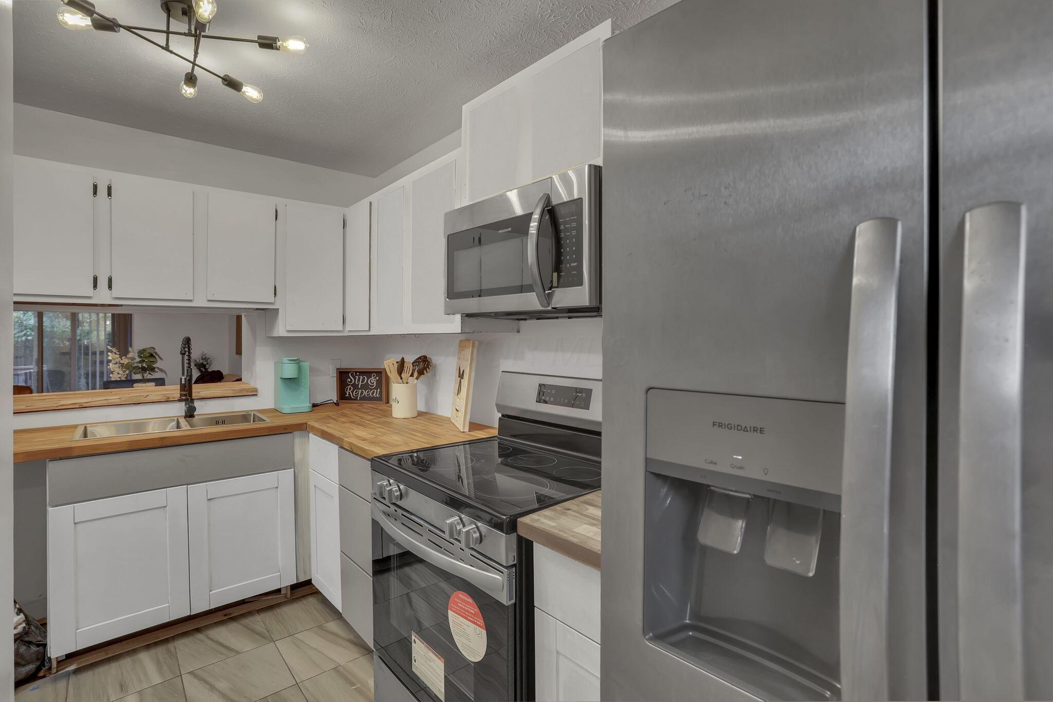 502 Foxtrail Circle E Property Photo 3