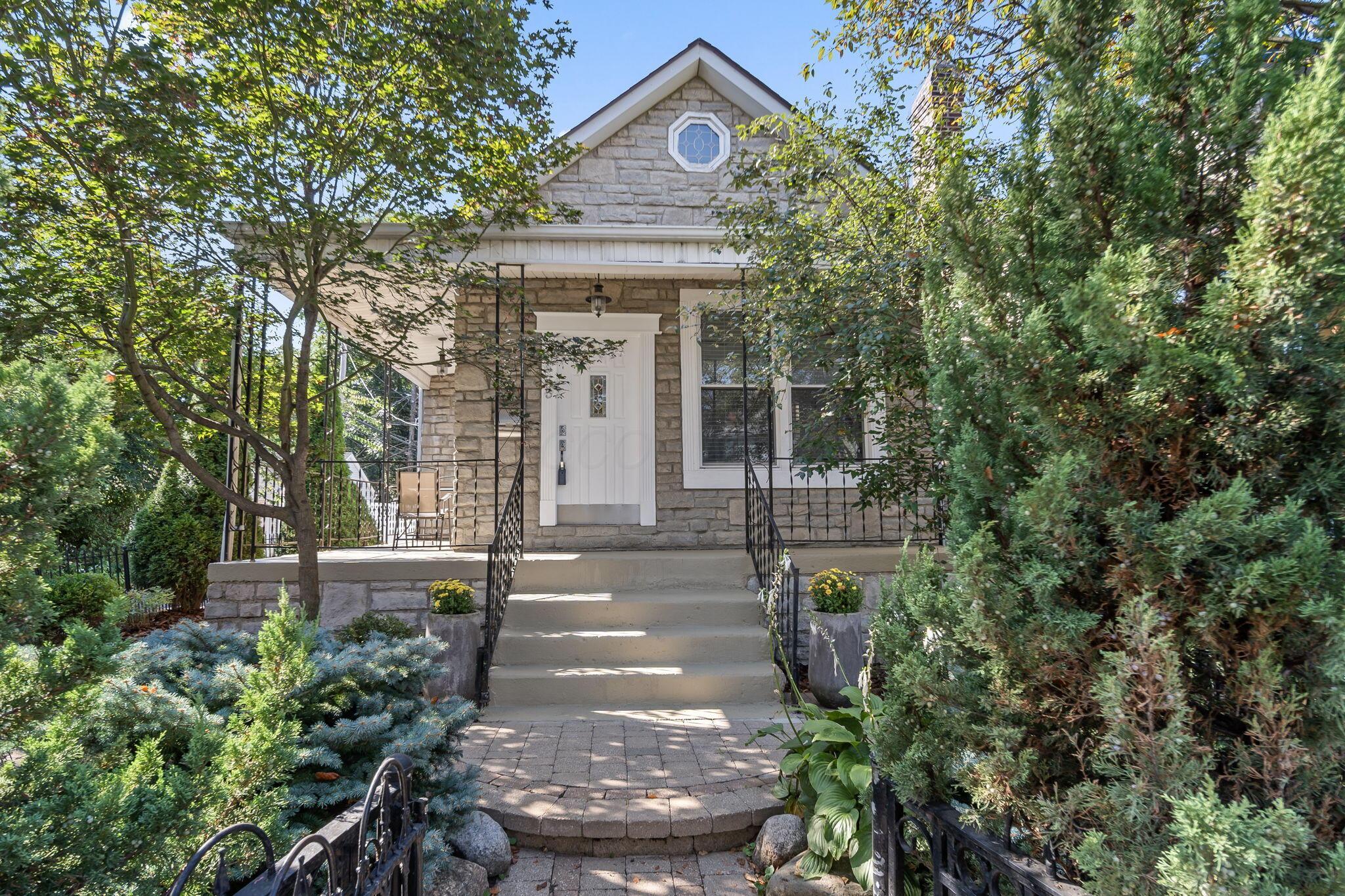 475 W 2nd Avenue Property Photo 1