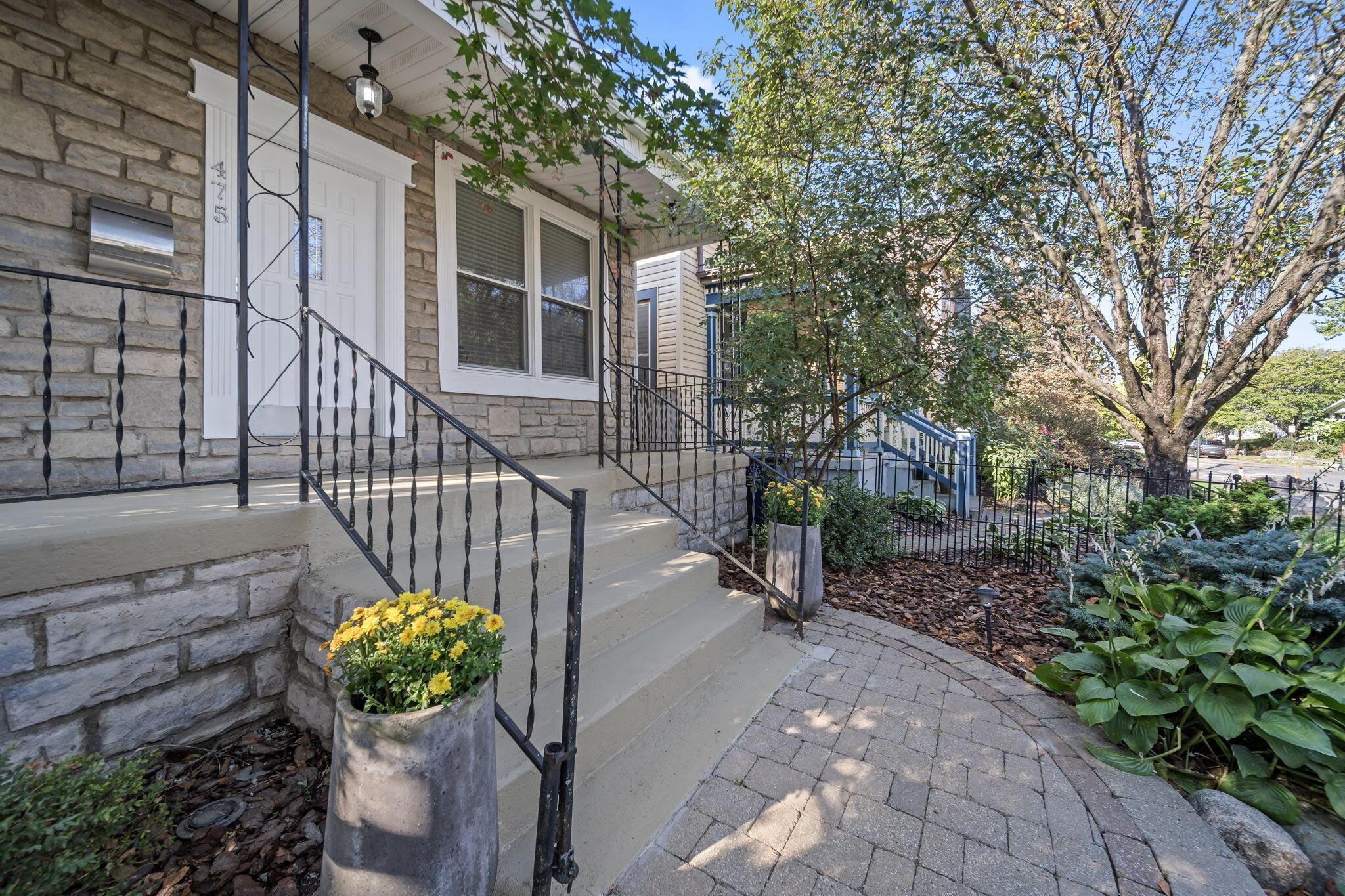 475 W 2nd Avenue Property Photo 2