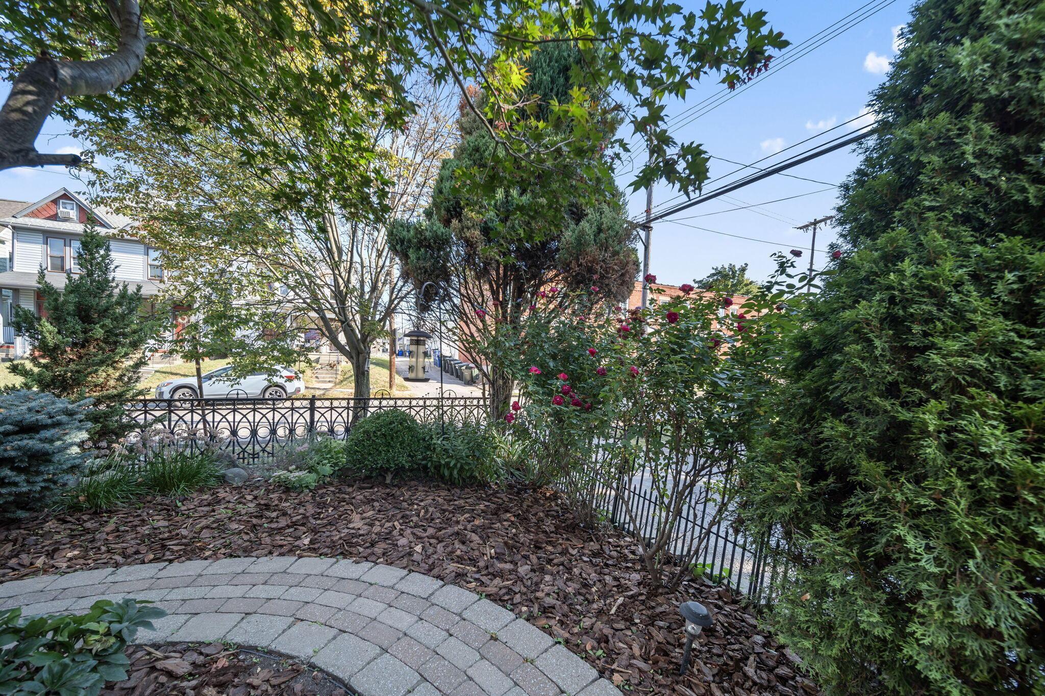 475 W 2nd Avenue Property Photo 4